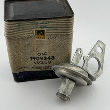 NOS 1939-51 Chevy Passenger/ 1939-54 Truck Delco Vacuum Advance D-1333 1909343 picture