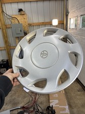 OEM 1998-2000 TOYOTA SIENNA 15” wheel cover Hubcap #42621-AE010   picture