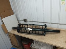 Grille Excluding Ltz Body Colored Fits 01-06 SUBURBAN 1500 309926 picture