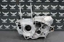 2006 06-08 HONDA CRF450R OEM RIGHT ENGINE MOTOR CRANKCASE CRANK BLOCK HALF picture