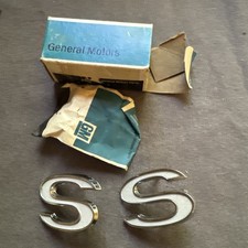 NOS GM 1969-72 Chevelle El Camino Impala SS Fender Emblems 3953658 ￼p3 picture