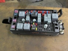 2004-2006 Chevy Colorado Engine Fuse Box Assembly OEM picture