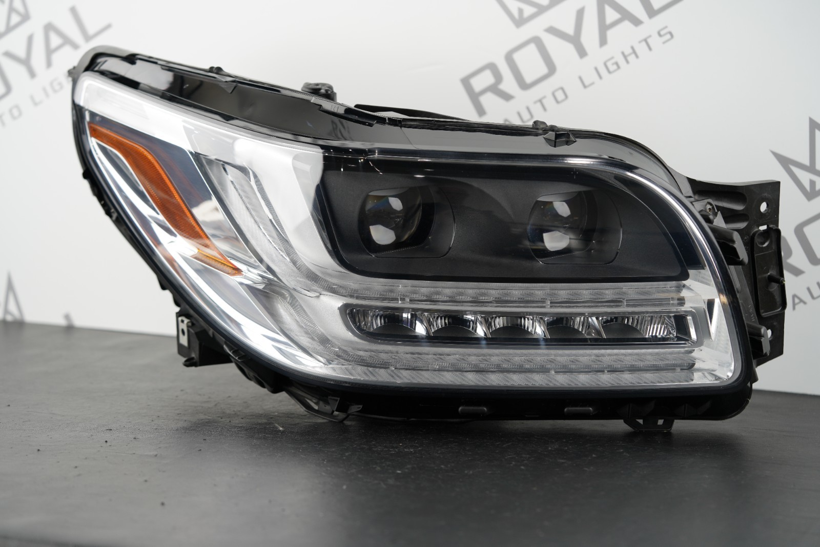 Perfect 2018-2021 Lincoln Navigator Genuine OEM Right Passenger LED Headlight Perfect 2018-2021 Lincoln Navigator Genuine OEM Right Passenger LED Headlight