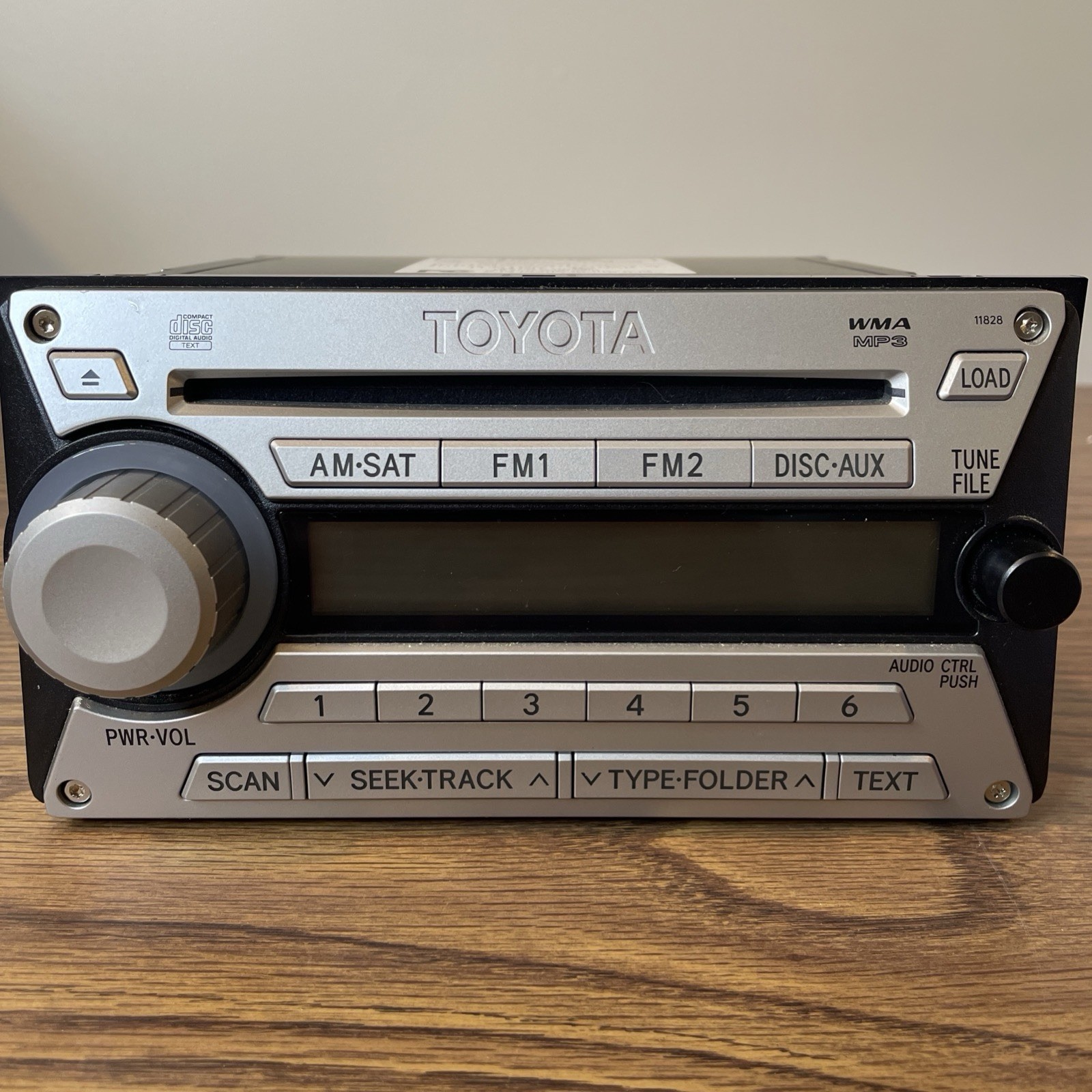 07-10 Toyota FJ Cruiser 6 disc CD Player 11828 Radio 86120-35382 07-10 Toyota FJ Cruiser 6 disc CD Player 11828 Radio 86120-35382