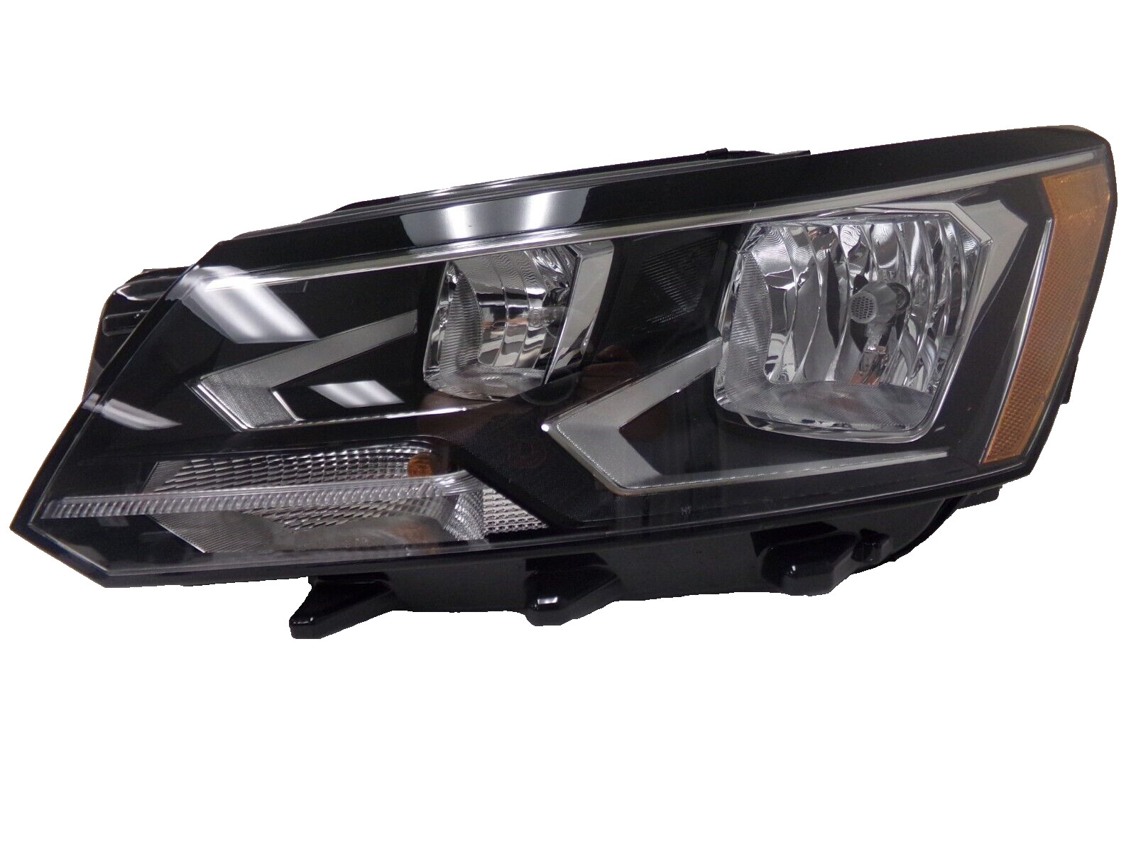 This is a Driver Left Headlight Halogen Fits 16-19 PASSAT This is a Driver Left Headlight Halogen Fits 16-19 PASSAT