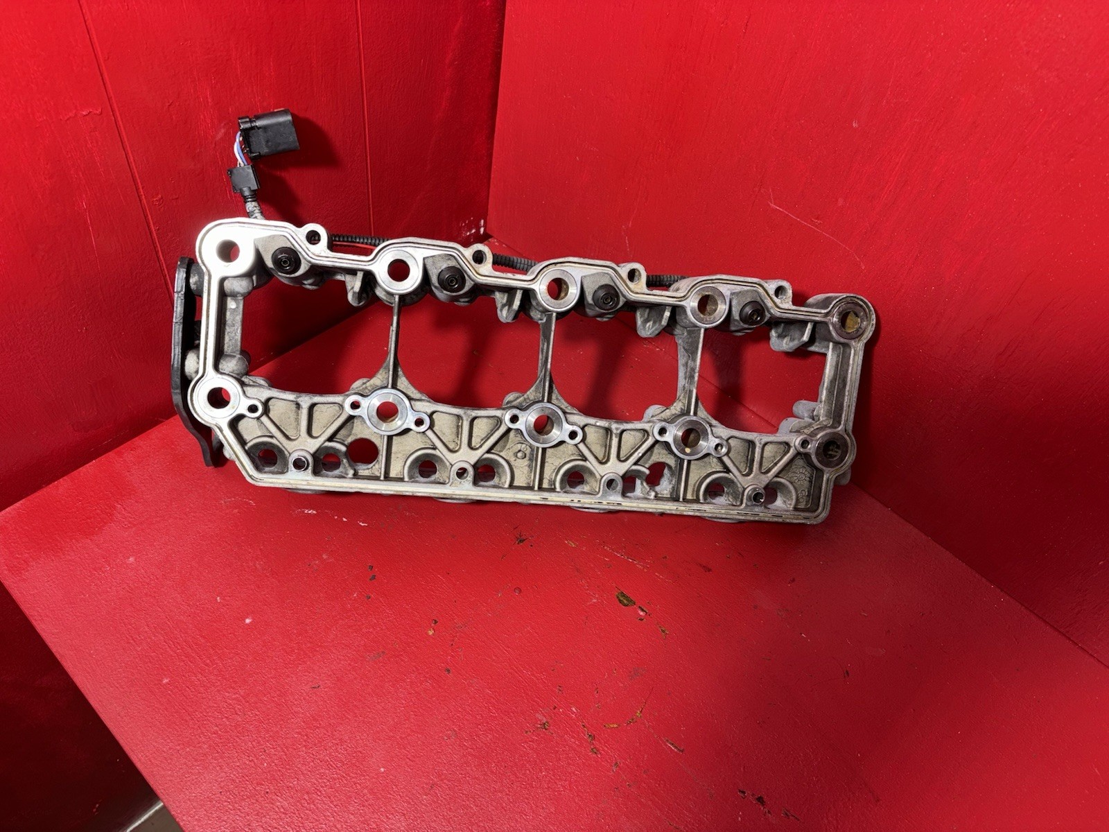 03-05 OEM Ford F250 F350 6.0 6.0L Diesel Rocker Box Arm Housing 18MM 1843351C2