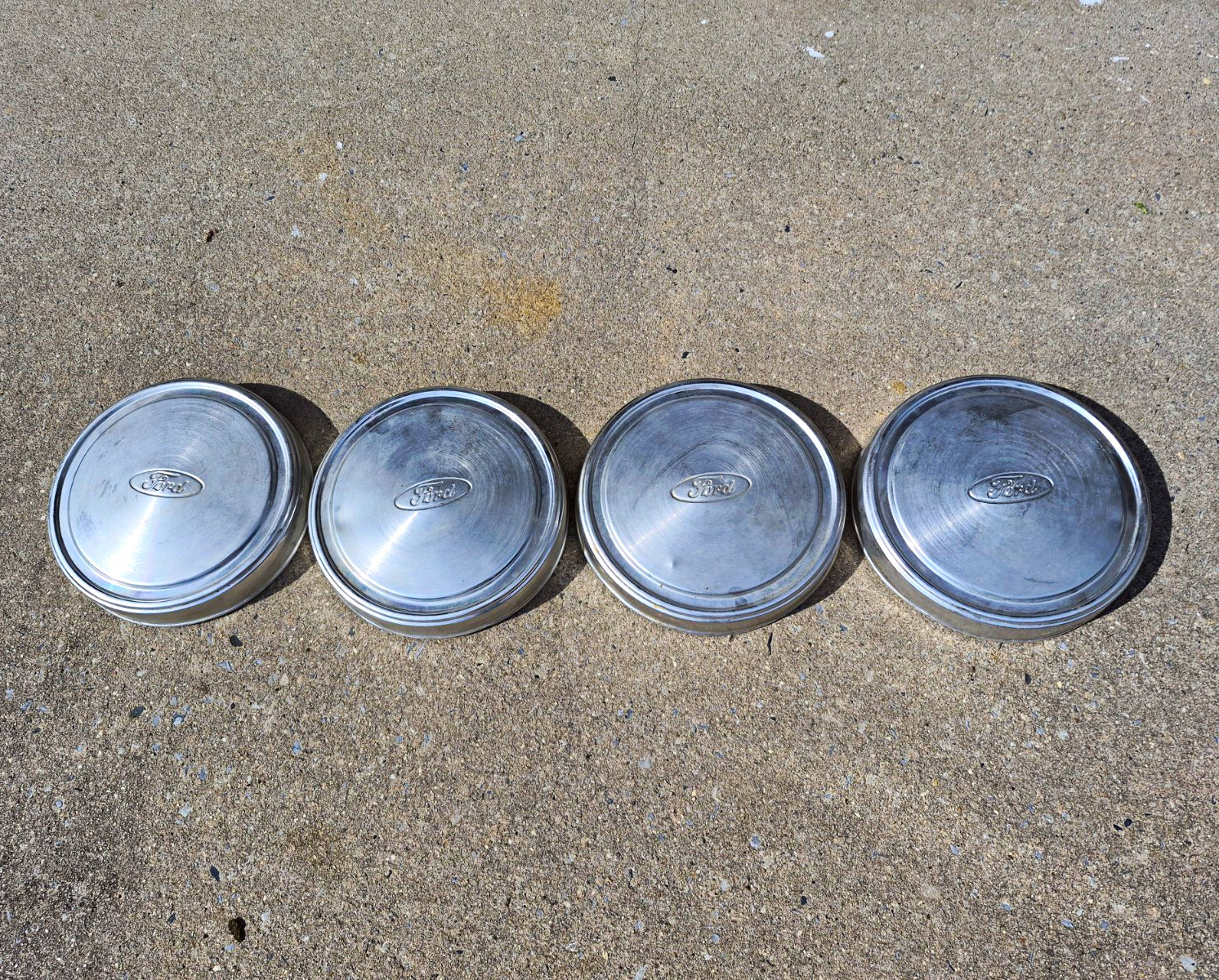 VINTAGE FORD METAL ALUMINUM HUB CAPS VINTAGE FORD METAL ALUMINUM HUB CAPS
