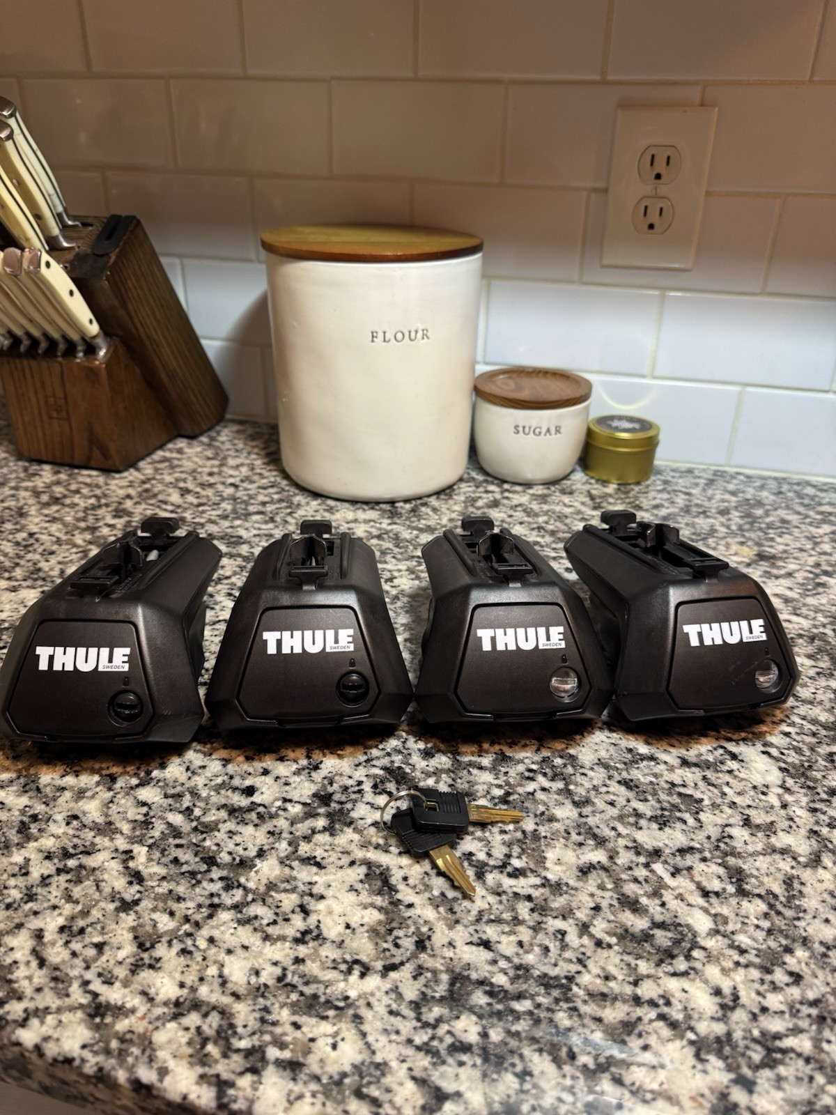 Thule 450 CrossRoad Roof Rack Feet Set of 4 Raised Rails Locks Keys