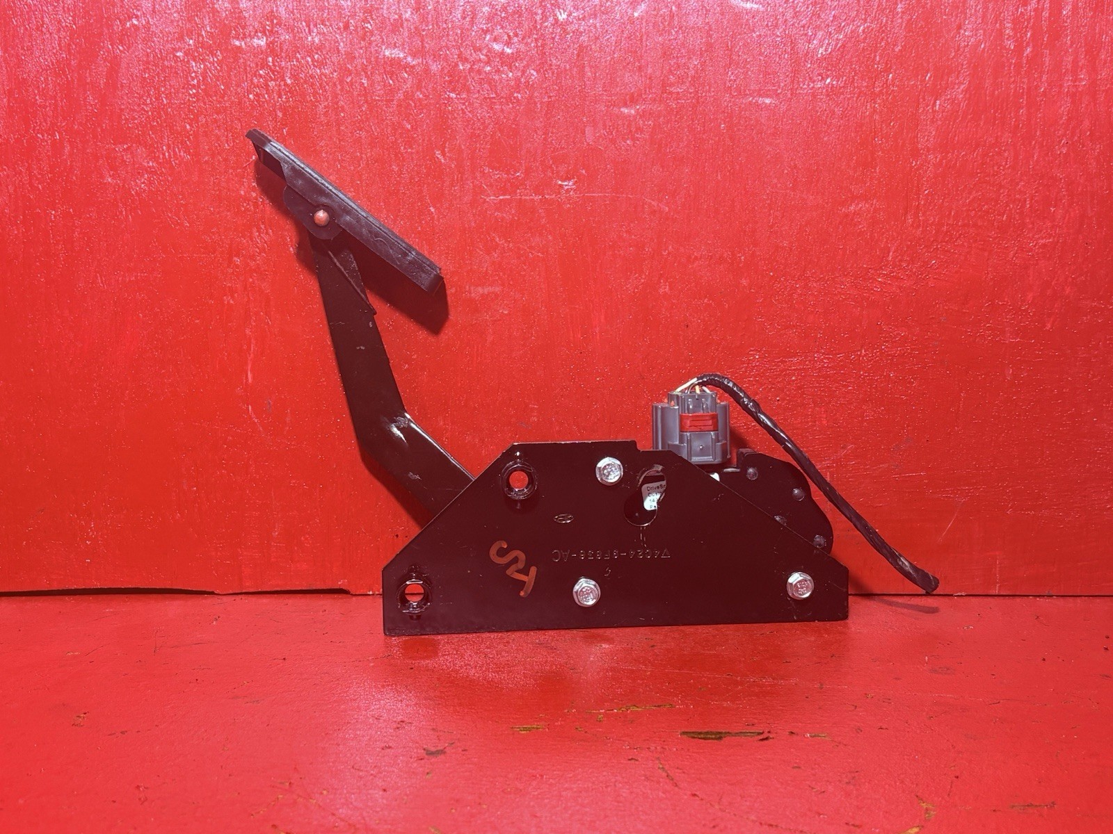 USED & Tested 2004-2009 FORD E150/E250/E350 Accelerator Pedal (8C2A-9F836-AA) USED & Tested 2004-2009 FORD E150/E250/E350 Accelerator Pedal (8C2A-9F836-AA)