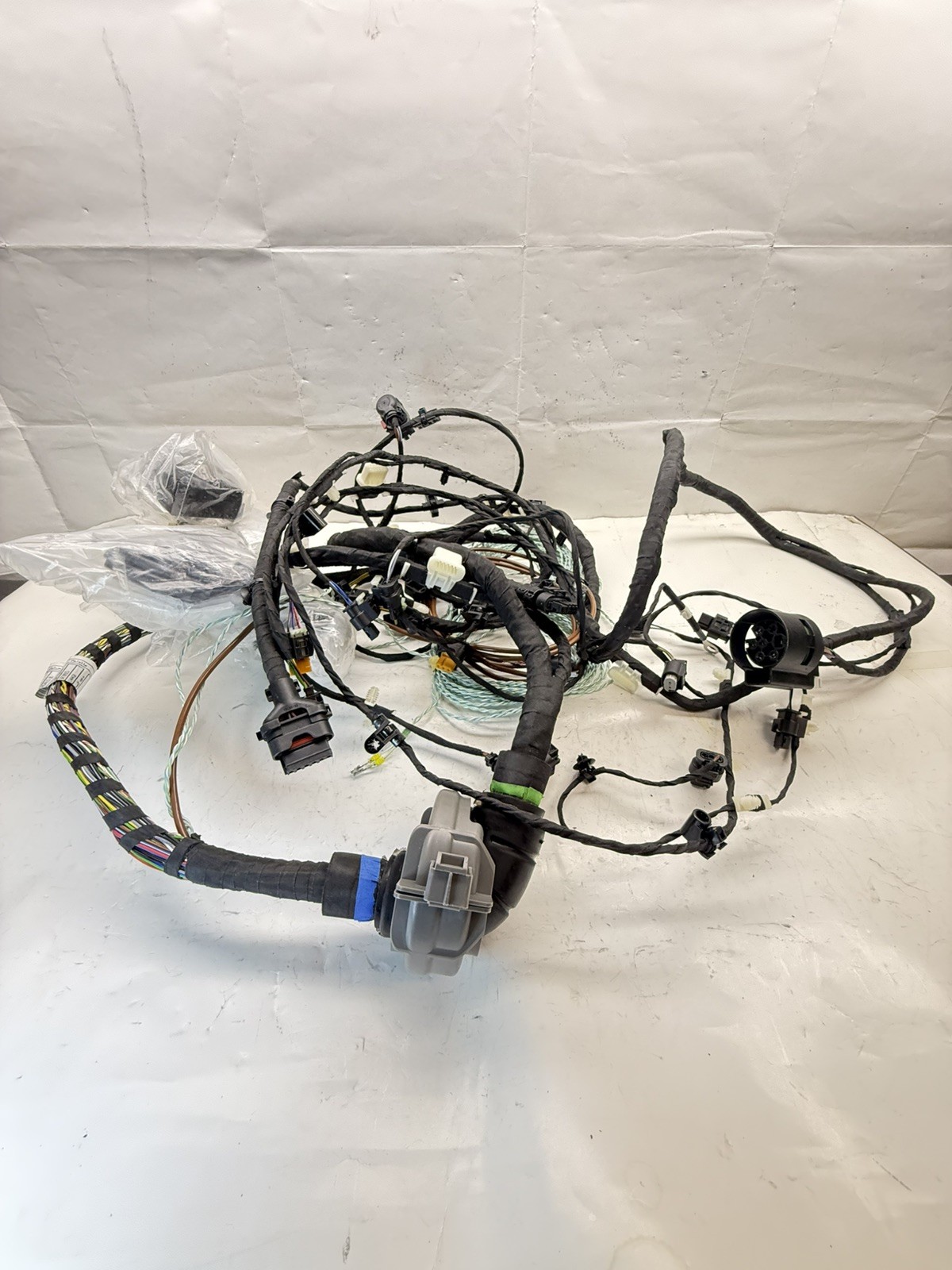 Genuine BMW Parking Aid System Wiring Harness 61-12-5-A70-923 Genuine BMW Parking Aid System Wiring Harness 61-12-5-A70-923