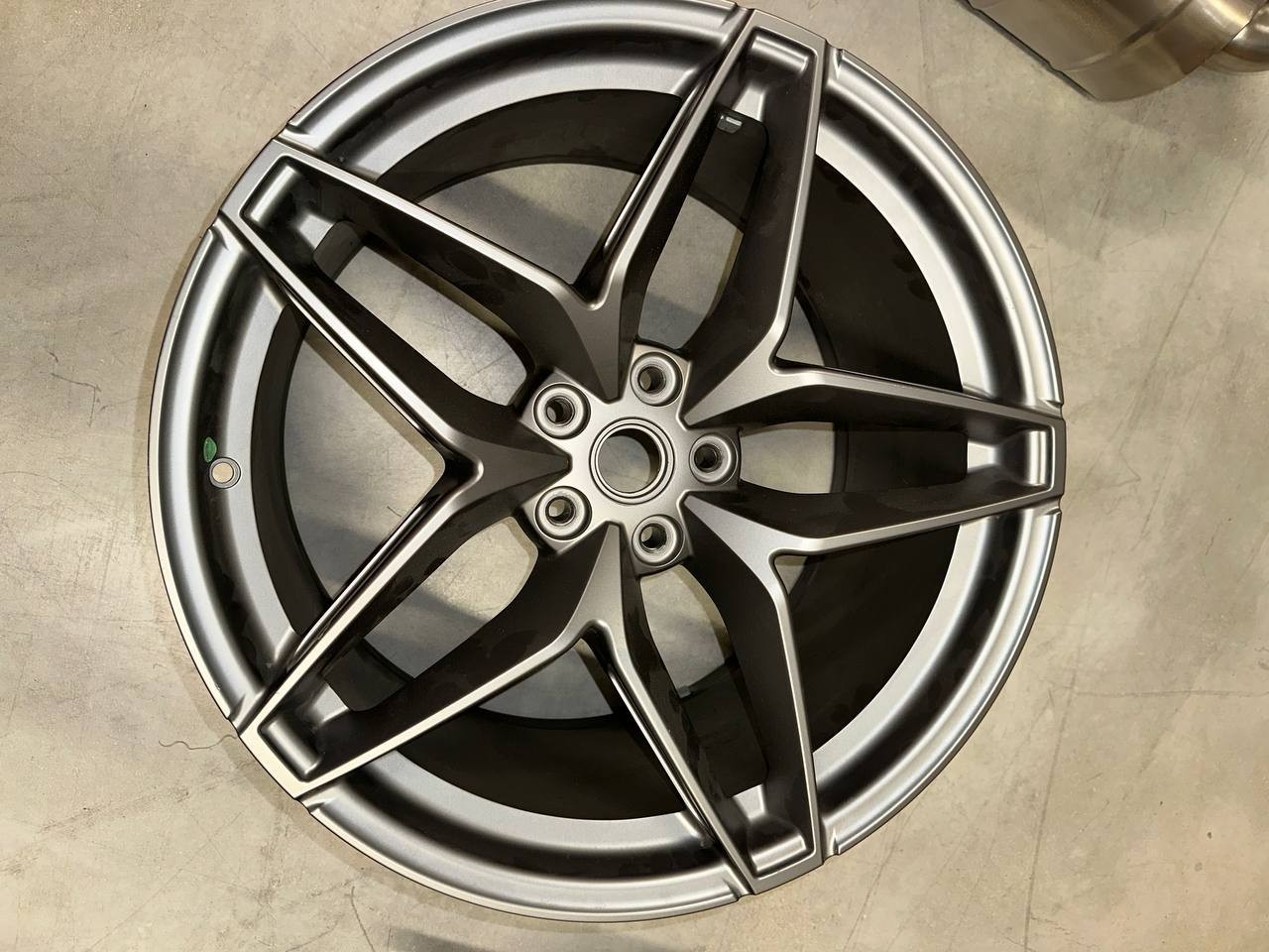 Used Ferrari 488 wheel 791704 Used Ferrari 488 wheel 791704