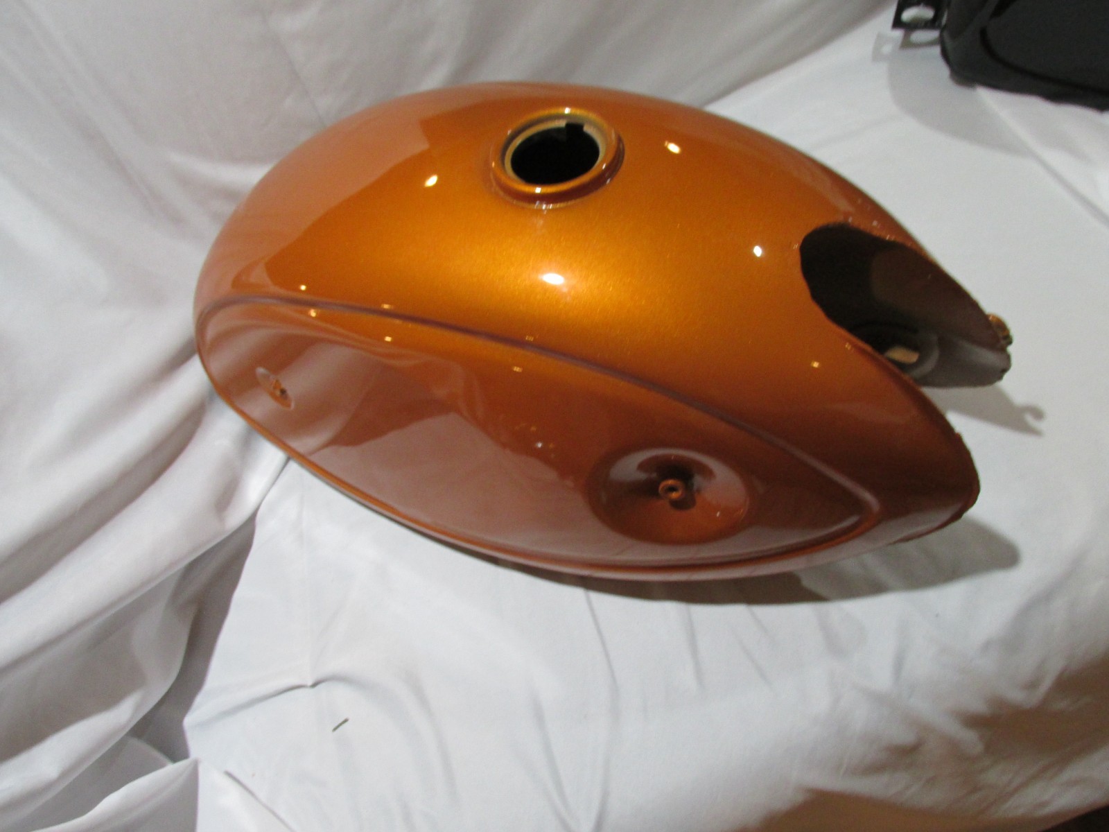 1968 SUZUKI T500 SHOW QUALITY FUEL TANK GLITTERING GOLD 1968 SUZUKI T500 SHOW QUALITY FUEL TANK GLITTERING GOLD