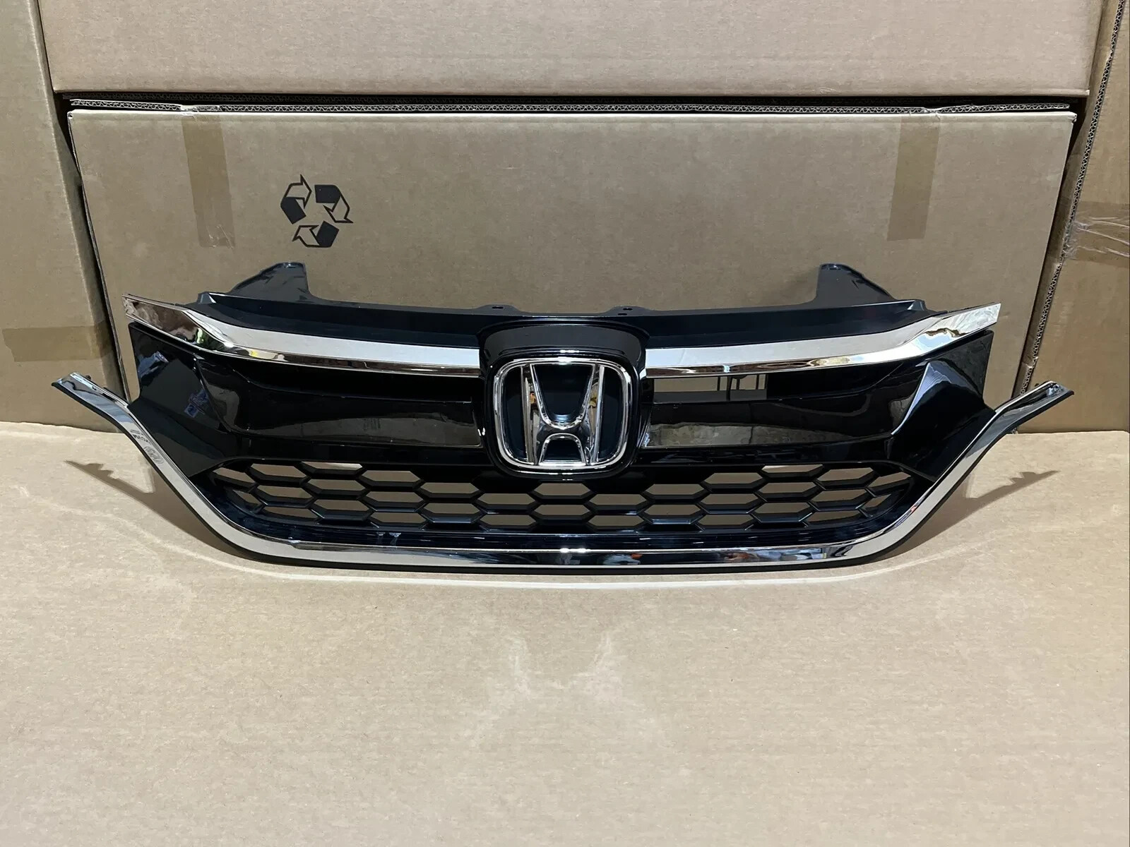 NEW for 2015-2016 HONDA CRV Front Bumper Upper Grille Assembly & Emblem
