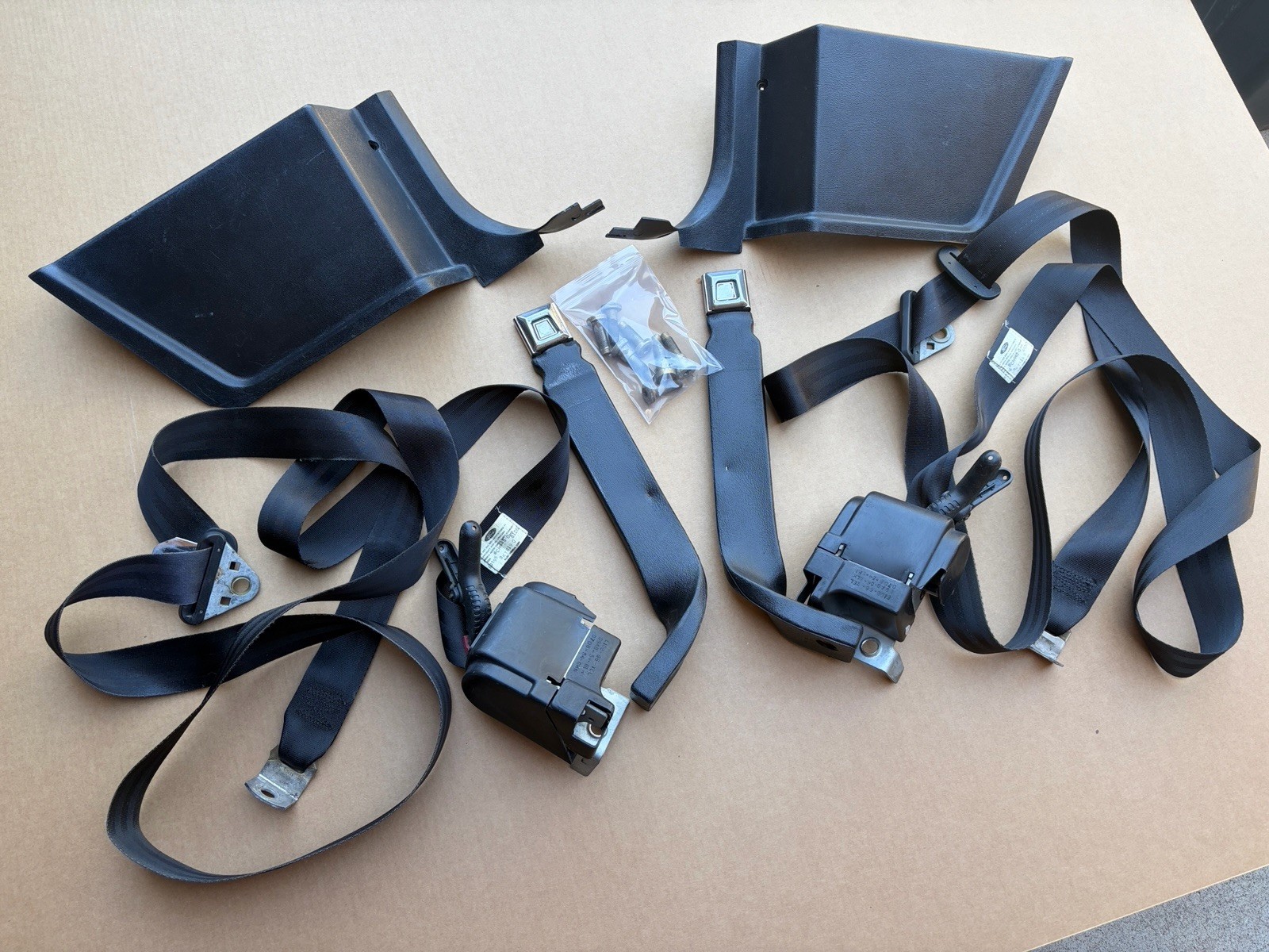 80-86 Ford Full Size BRONCO BULLNOSE OE Seat Belt Kit Pair (FRONT)