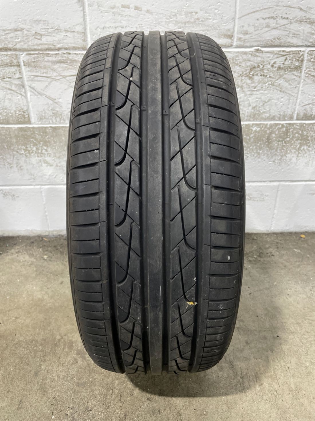 1x P215/50R17 Hankook Ventus V2 Concept 2 8/32 91 V Used Tire 2155017