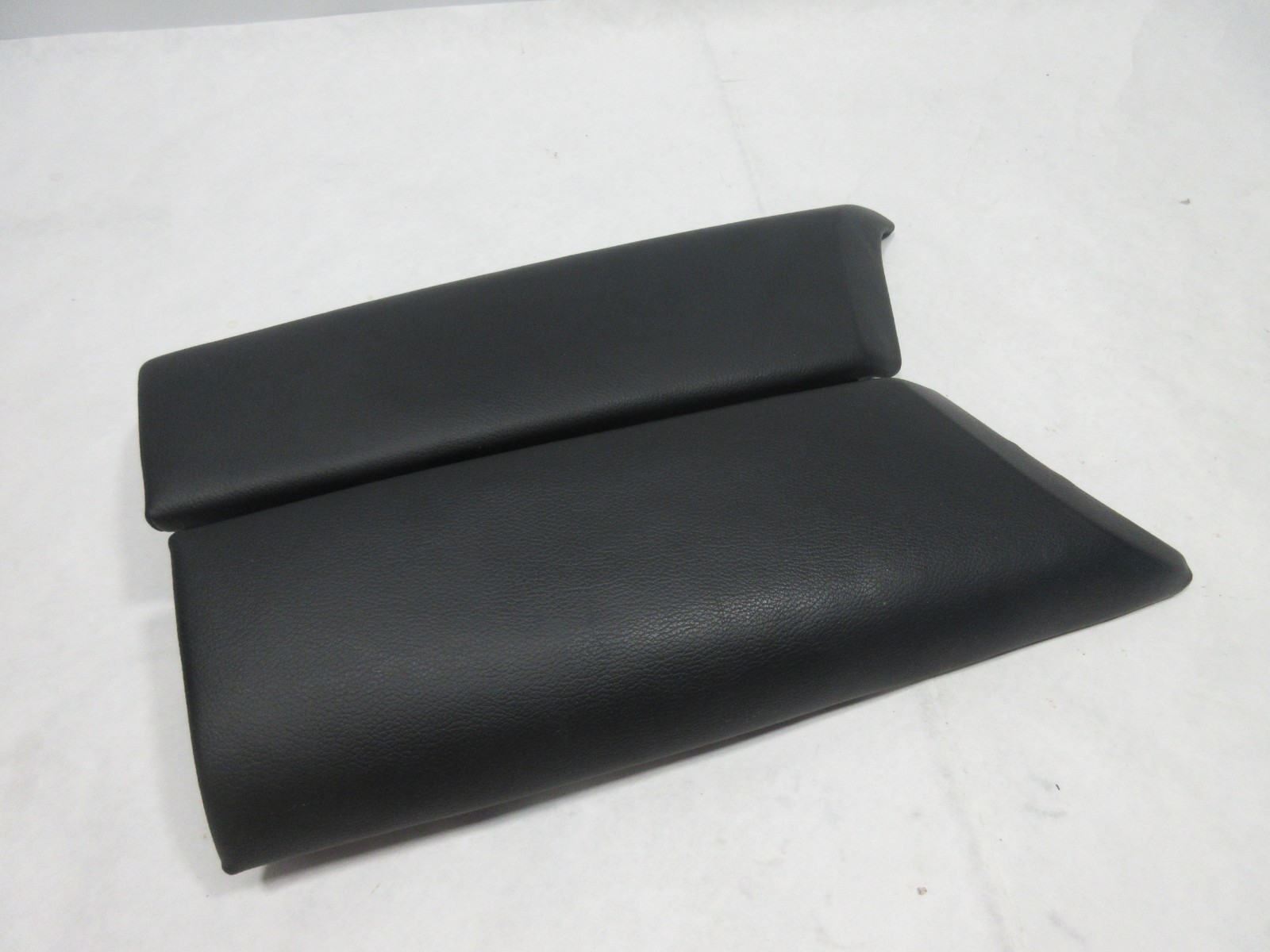 2014-2022 Maserati Ghibli Front Center Console Armrest Arm Rest Lid Black OEM 2014-2022 Maserati Ghibli Front Center Console Armrest Arm Rest Lid Black OEM
