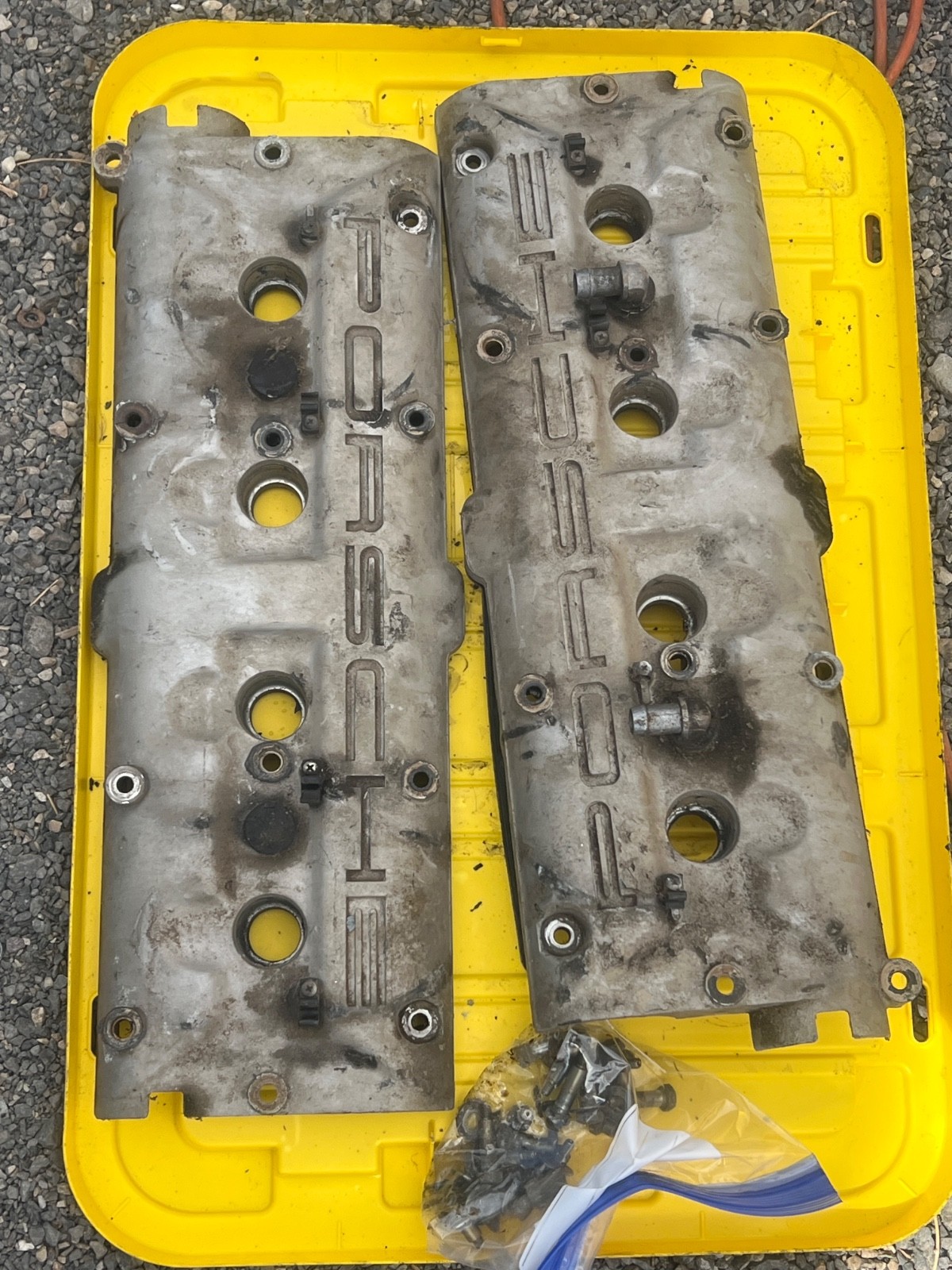 1985-1986 PORSCHE 928 S 5.0L V8 ENGINE RIGHT & LEFT SIDE VALVE COVER SET 1985-1986 PORSCHE 928 S 5.0L V8 ENGINE RIGHT & LEFT SIDE VALVE COVER SET