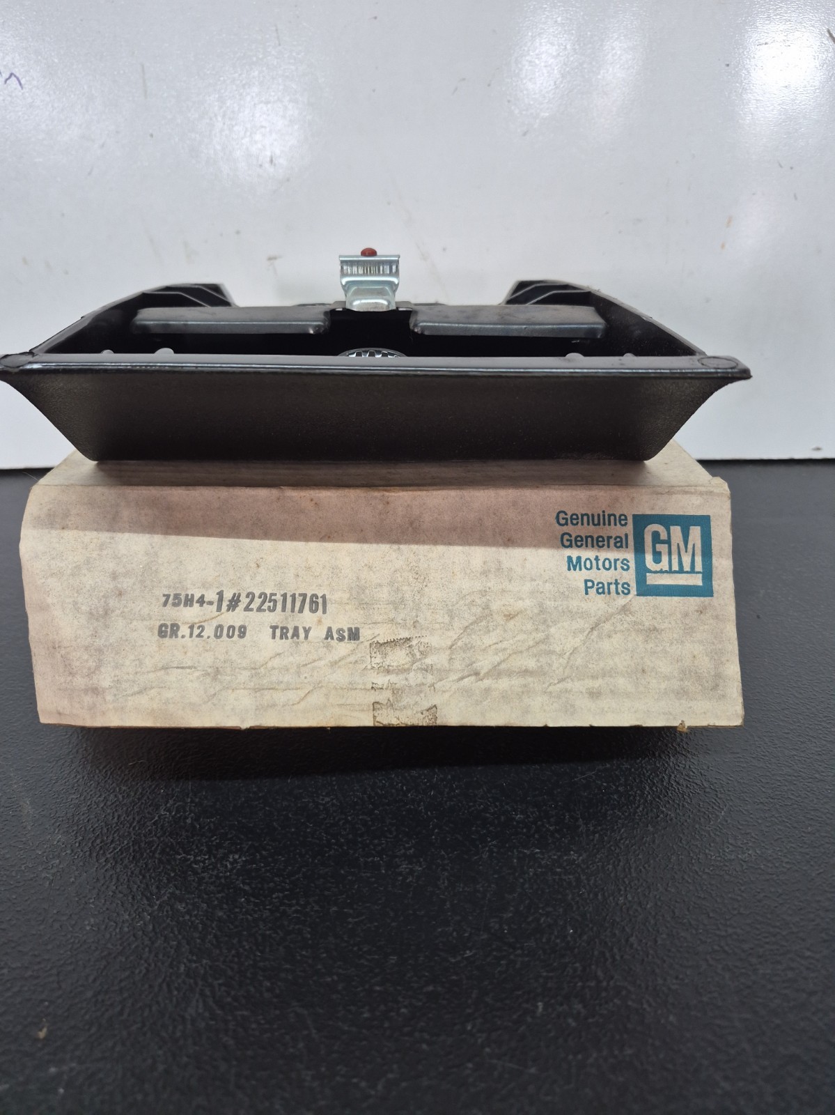 NOS 77-84 Oldsmobile Delta 88 98 Custom Cruiser Station Wagon Dash Ashtray