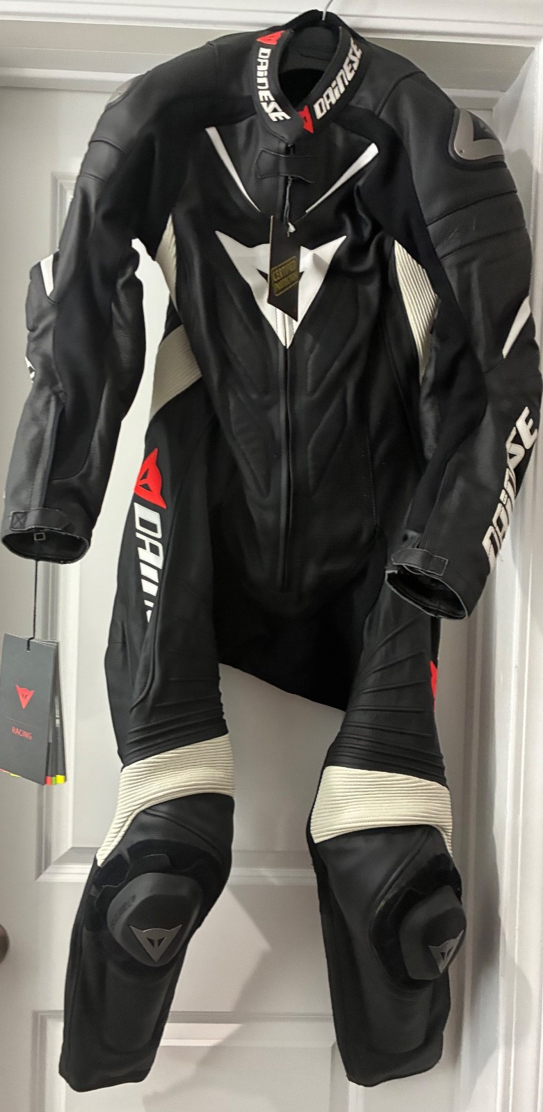 Dainese Laguna Seca Evo P. Motorcycle Racing Suit Black And White/Red Size 44 Dainese Laguna Seca Evo P. Motorcycle Racing Suit Black And White/Red Size 44