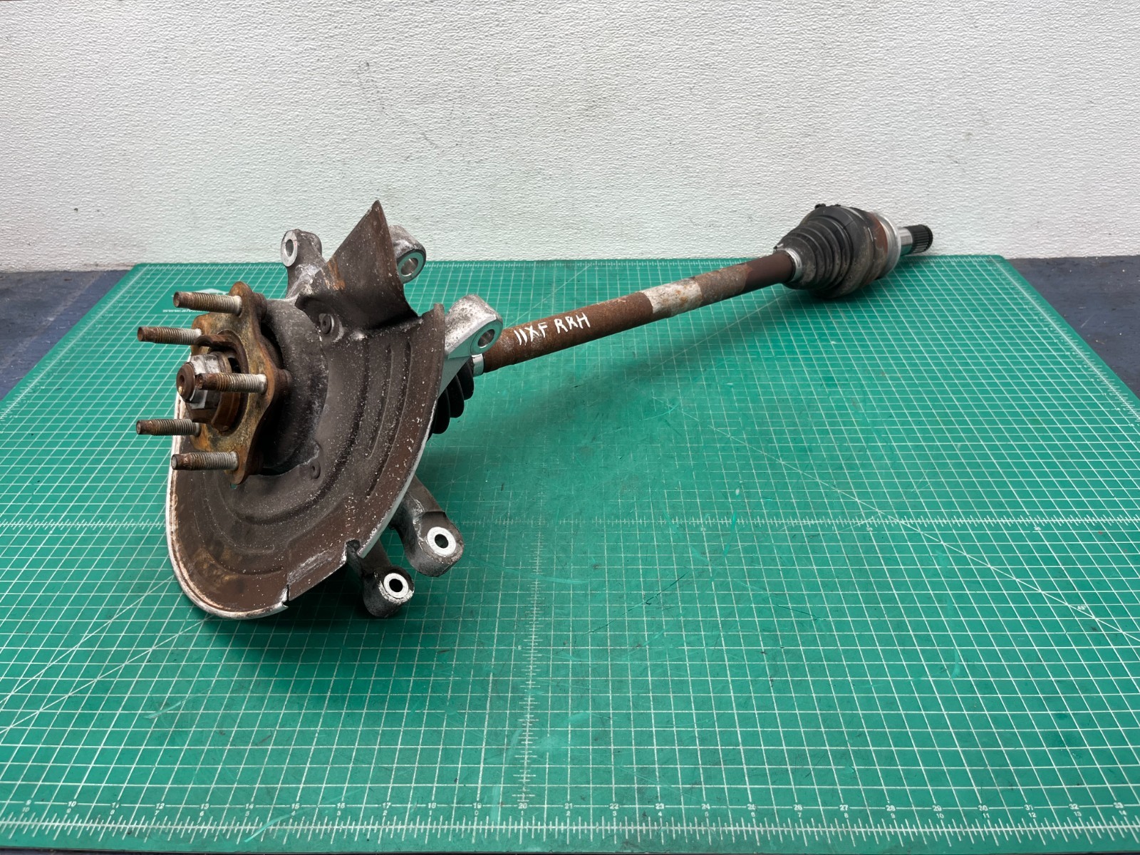 10-19 JAGUAR XF XJ REAR RIGHT SPINDLE KNUCKLE AXLE SHAFT OEM