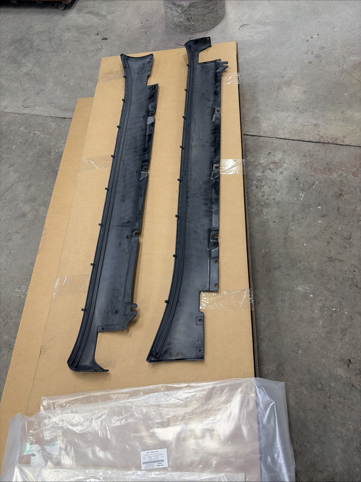 NOS 1995-1998 Porsche 911 993 Rocker Panel Molding Left Right Pair OEM NOS 1995-1998 Porsche 911 993 Rocker Panel Molding Left Right Pair OEM
