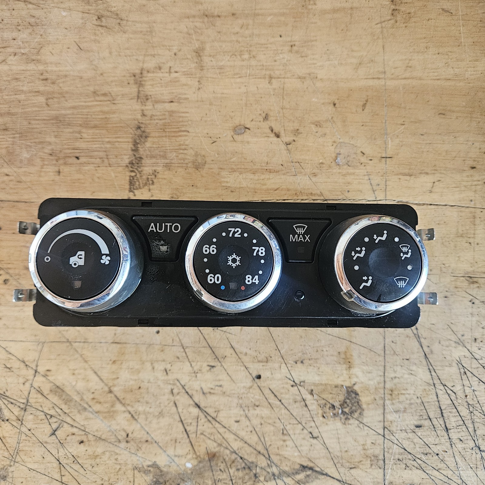 Good Used Paccar AC and heater control module Q21 6032 1381 Good Used Paccar AC and heater control module Q21 6032 1381