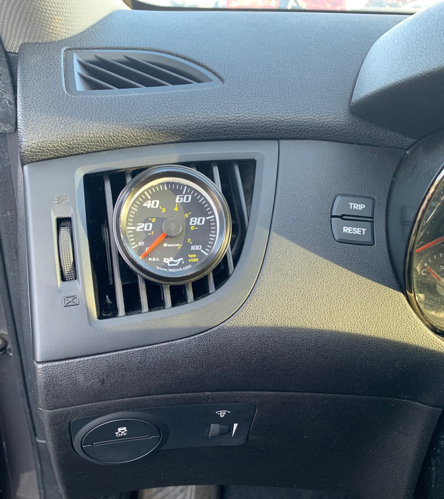 Genesis Coupe 10-16 Gauge Pod Driver Vent