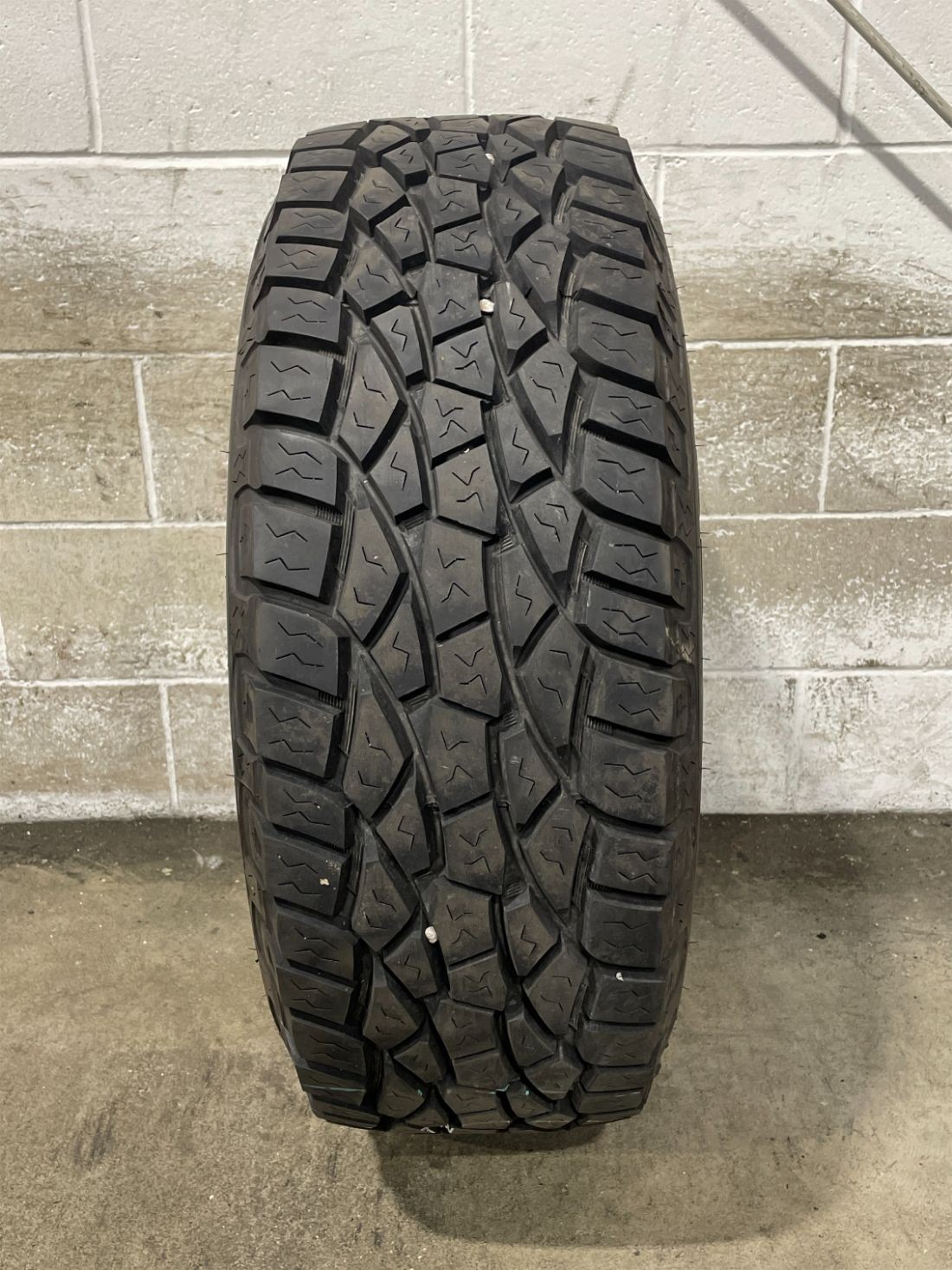 1x LT285/70R17 Cooper Zeon LTZ 15/32 121 S Used Tire 2857017