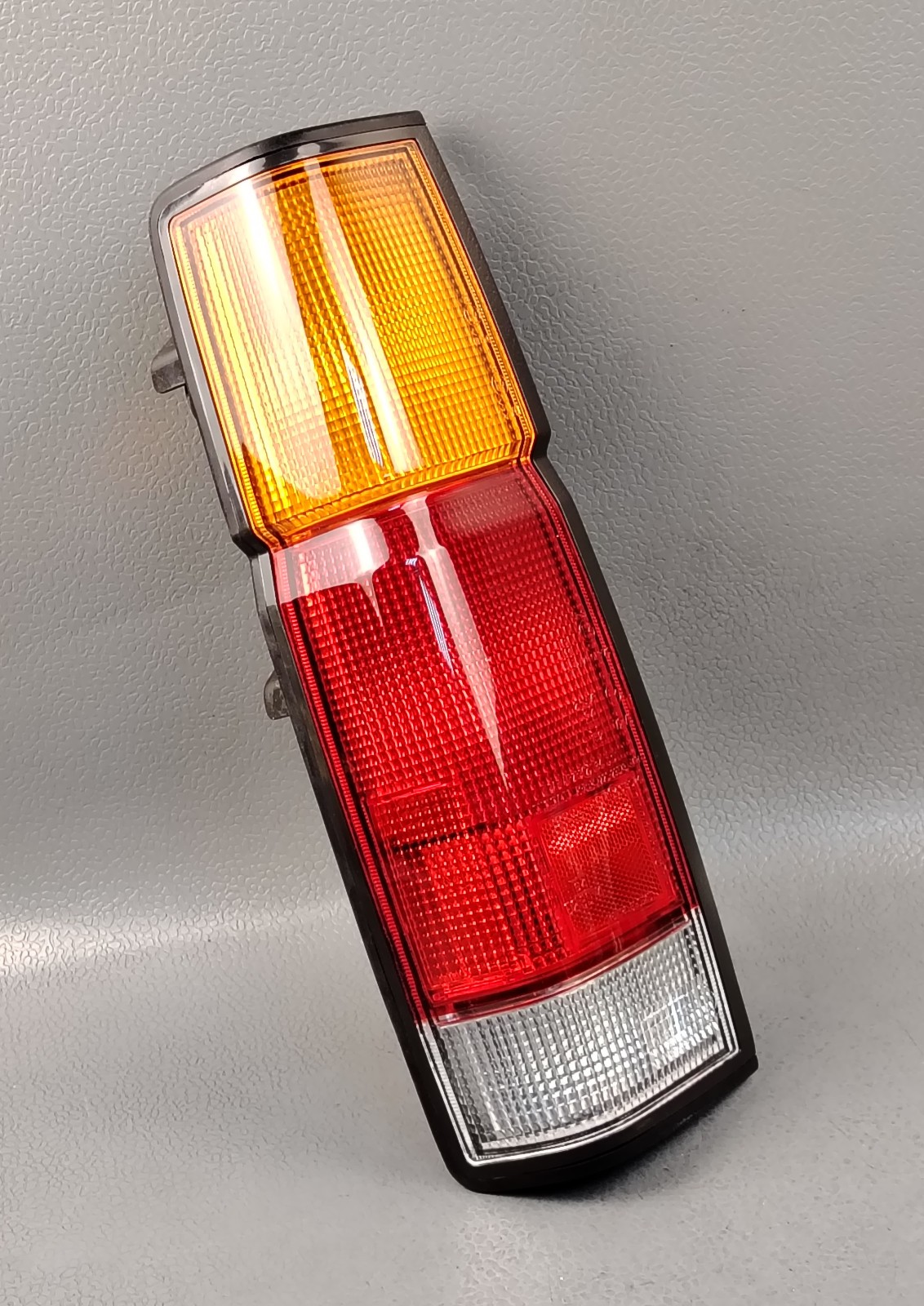 1992 1995 Nissan Datsun D21, 9GEN HARDBODY LEFT SIDE TAIL LAMP OEM NEW 220-23573