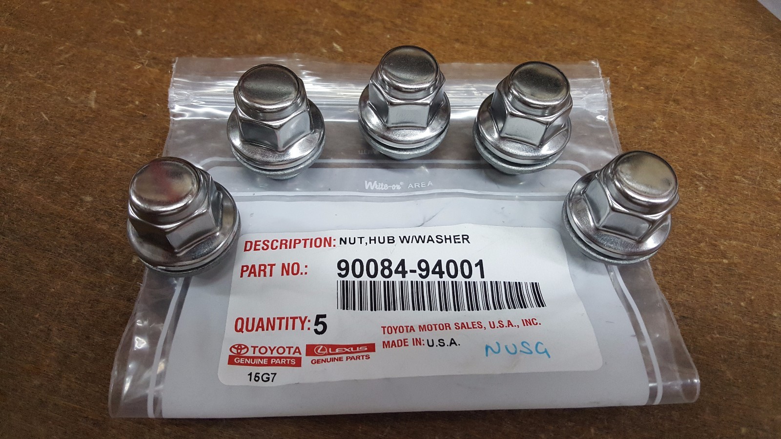 Genuine Toyota, Lexus OEM Chrome Wheel Nut (LUG) 90942-01033 - Set of 5 Short Genuine Toyota, Lexus OEM Chrome Wheel Nut (LUG) 90942-01033 - Set of 5 Short