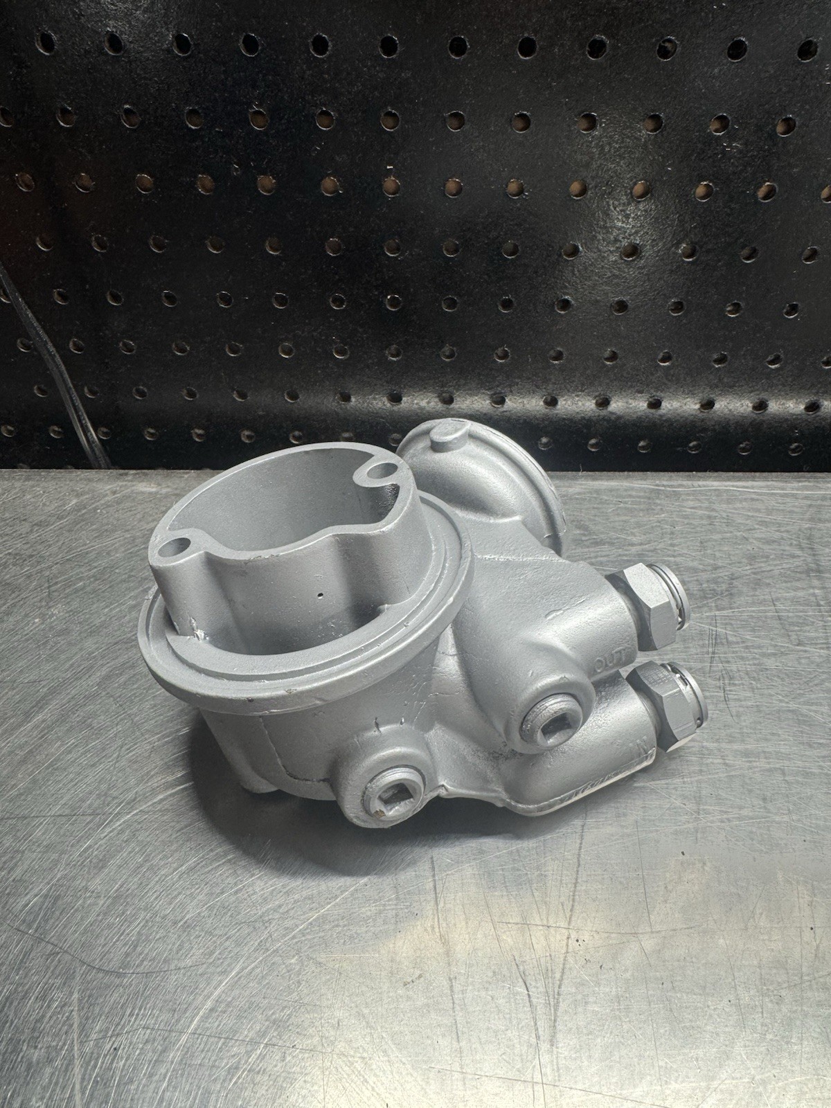 1988-1995 GM Chevy Truck 5.7 5.0 350 305 Oil Filter Adapter 12553036 REFINISHED 1988-1995 GM Chevy Truck 5.7 5.0 350 305 Oil Filter Adapter 12553036 REFINISHED