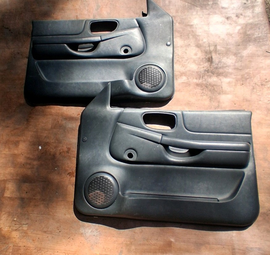 98-05 S10 Sonoma Blazer LH RH Manual Door Panel SET PAIR OEM NICE 98-05 S10 Sonoma Blazer LH RH Manual Door Panel SET PAIR OEM NICE