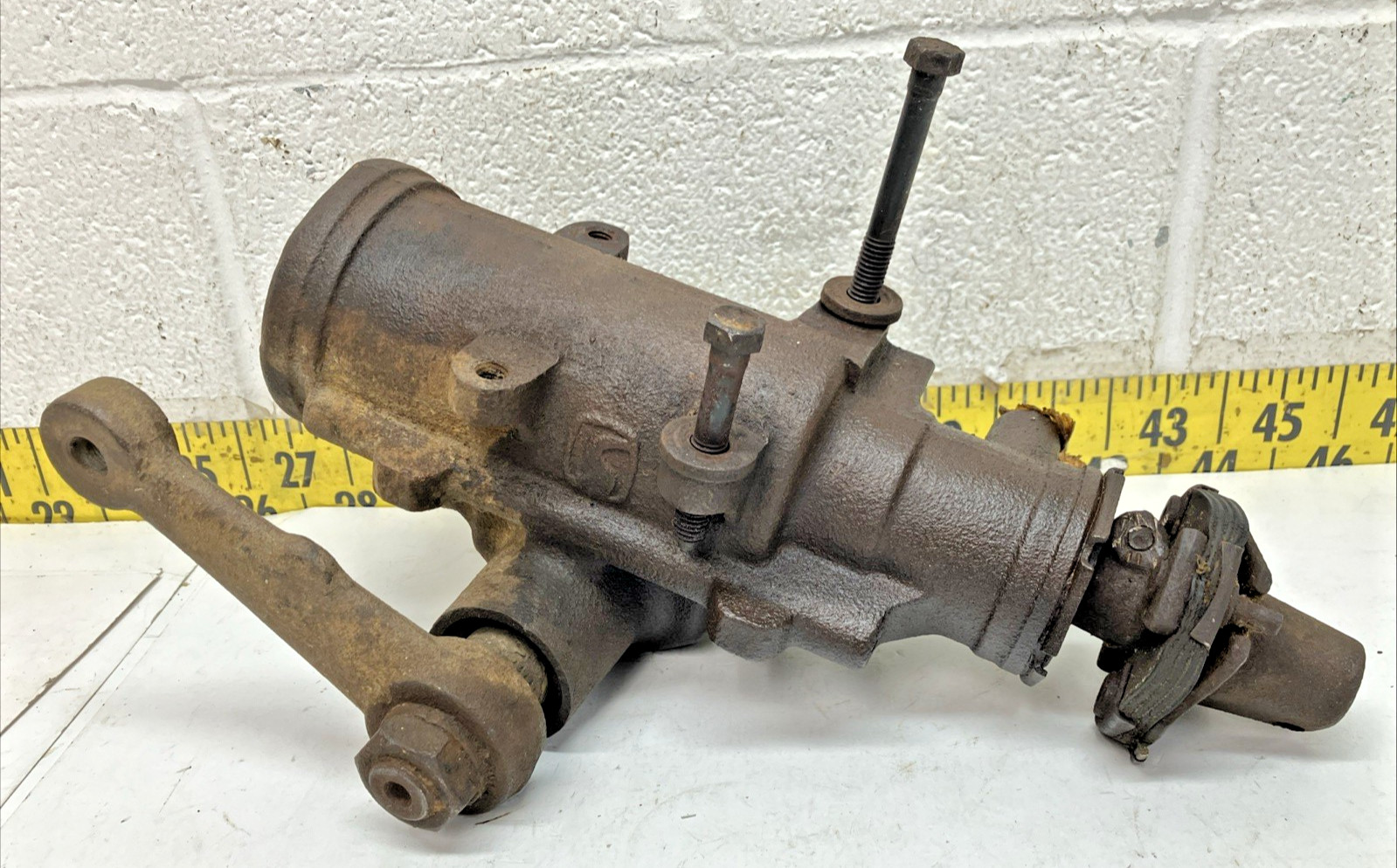 Used OEM GM Saginaw Power Steering Box 5687962 1961-1976 Cadillac DeVille (893A)