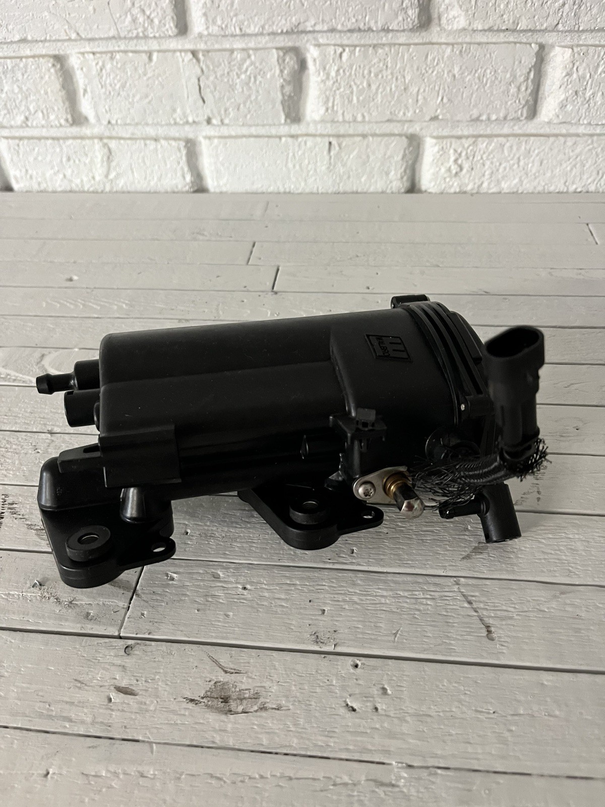 Evinrude E-Tec Fuel Pump Vapor Separator VST OEM 5007896 Freshwater Evinrude E-Tec Fuel Pump Vapor Separator VST OEM 5007896 Freshwater