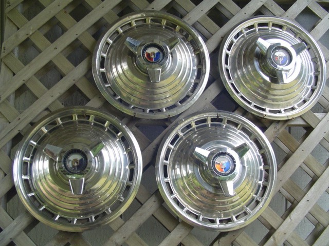 VINTAGE 1963 FORD GALAXIE 500 FAIRLANE HUBCAPS  WHEEL COVERS CENTER CAPS ANTIQUE