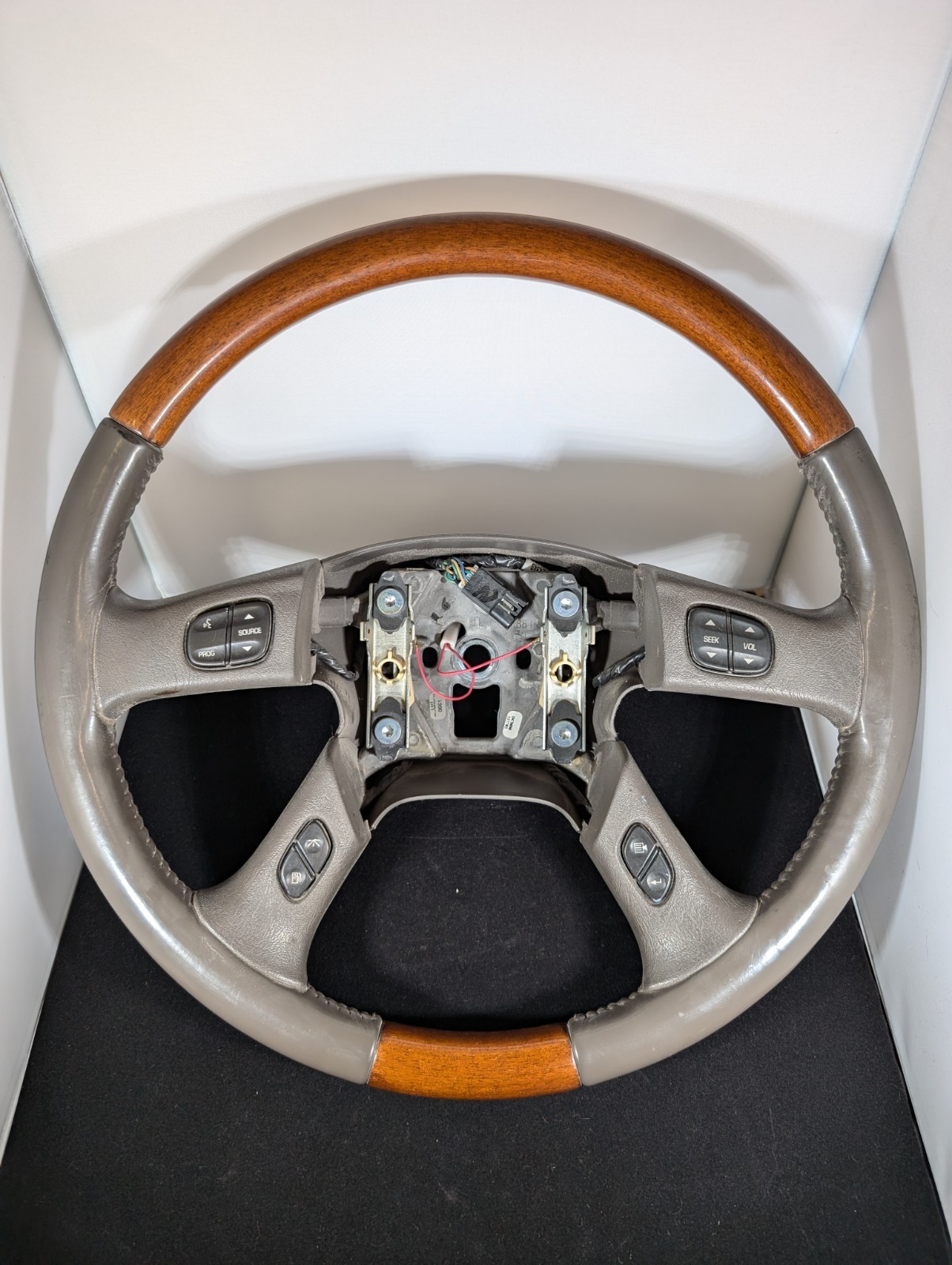 03-06 Cadillac Escalade Steering Wheel 03-06 Cadillac Escalade Steering Wheel