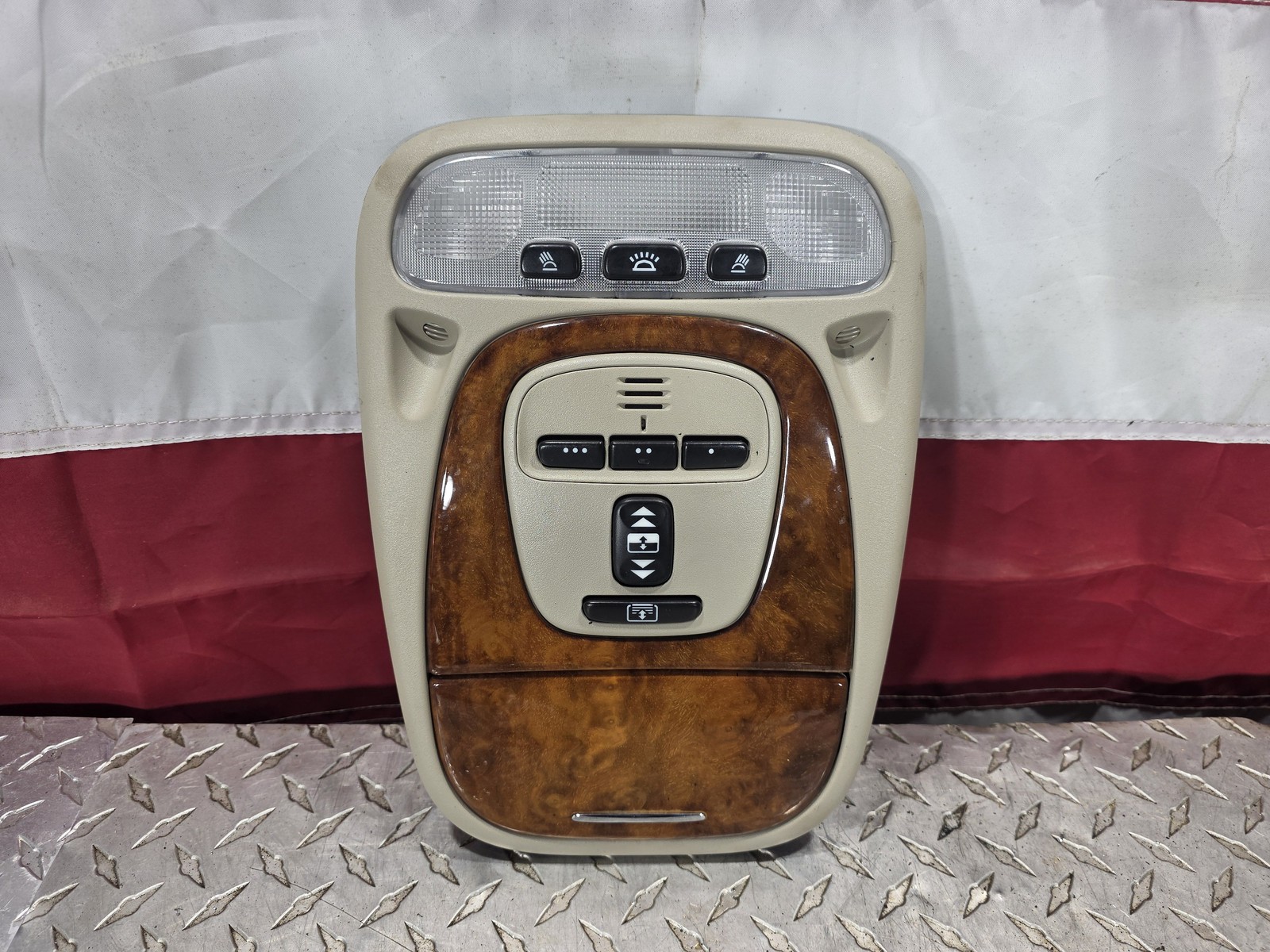 2004 2009 Jaguar XJ8 Vanden Plas Overhead Dome Light Console Wood Assembly XJR 2004 2009 Jaguar XJ8 Vanden Plas Overhead Dome Light Console Wood Assembly XJR