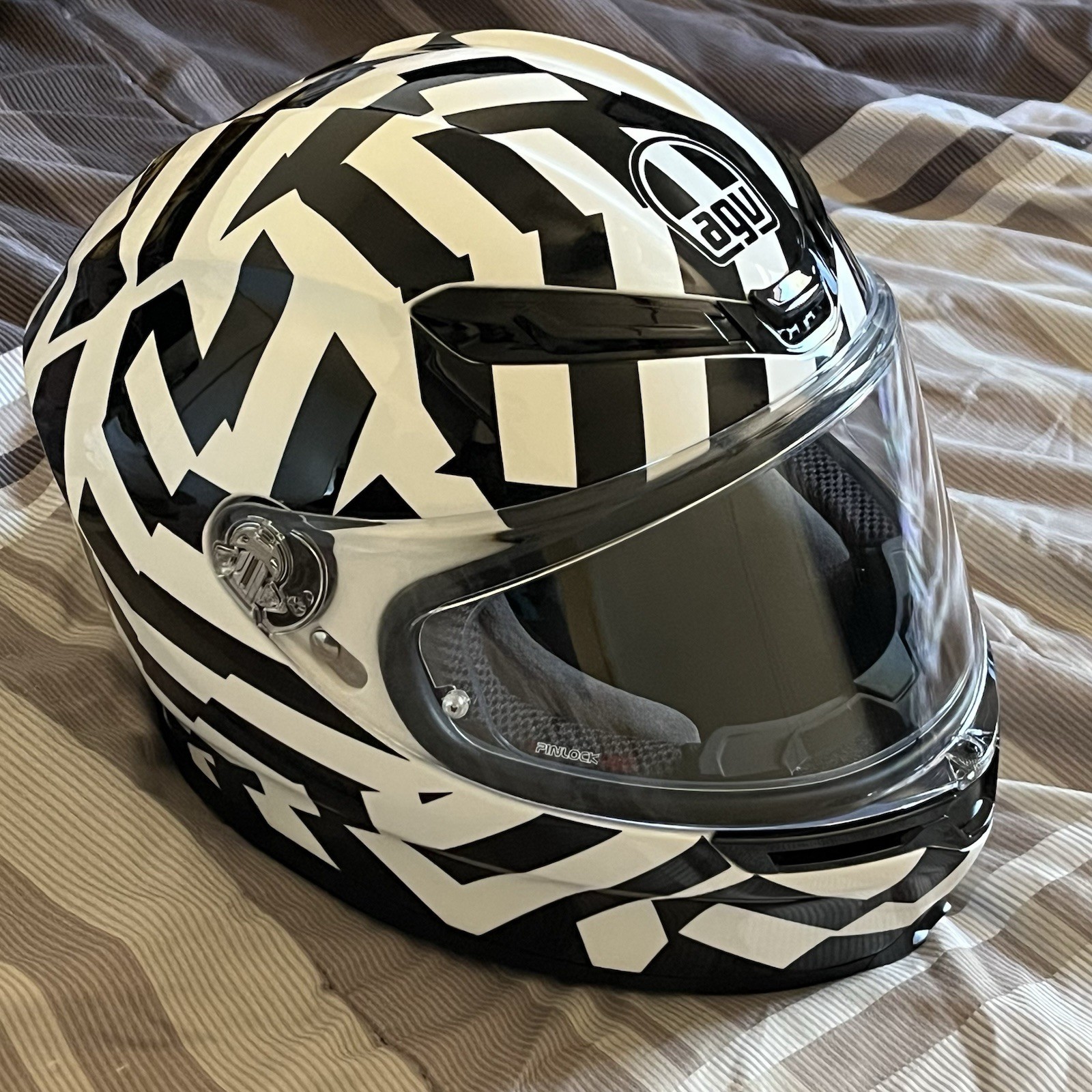 New AGV K6 ECE Size MS (57-58) Motorcycle Helmet in the Limited “Secret” Pattern New AGV K6 ECE Size MS (57-58) Motorcycle Helmet in the Limited “Secret” Pattern