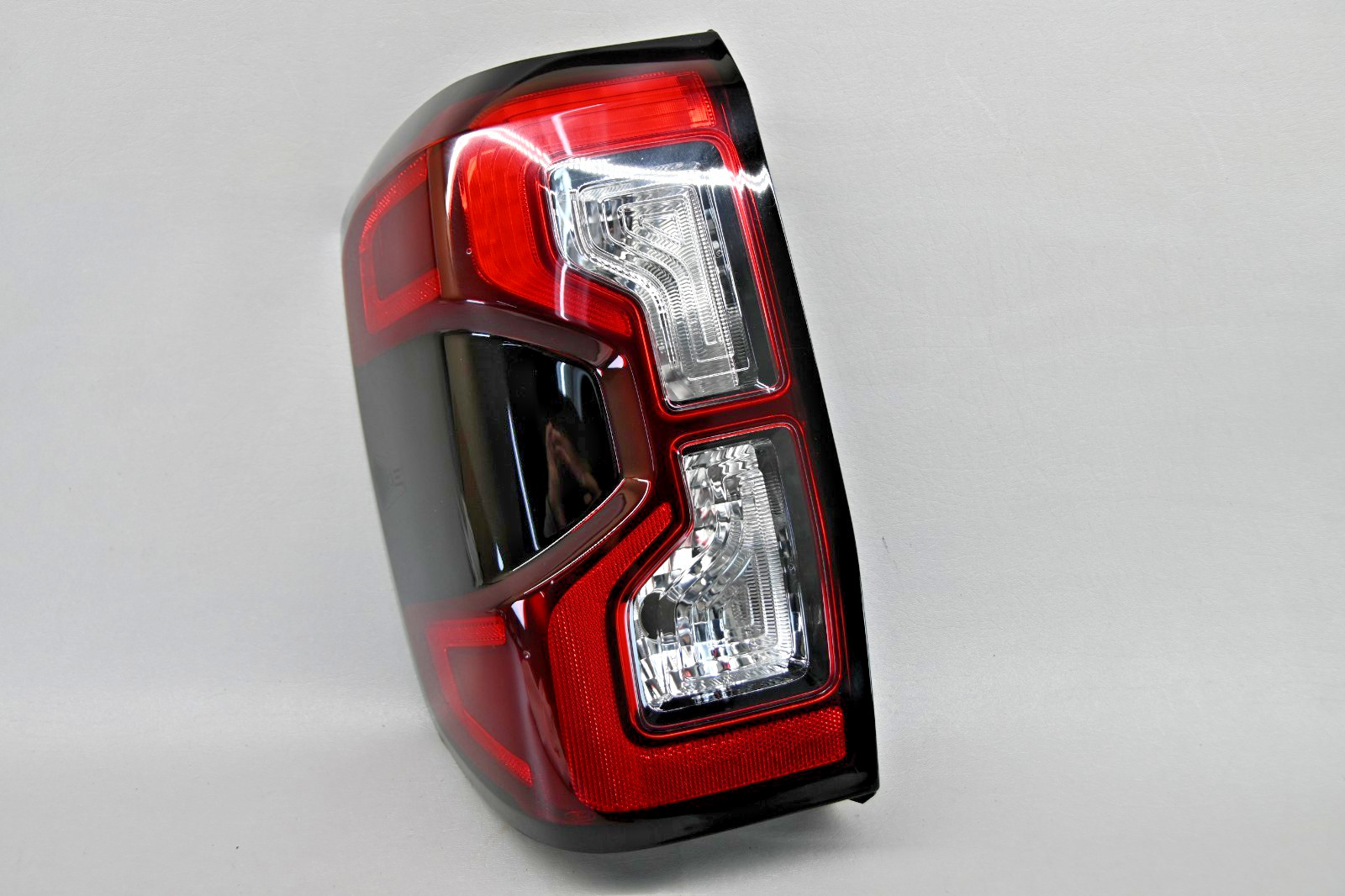 MINT 2024 2025 FORD RANGER LEFT DRIVER SIDE HALOGEN MID TAIL LAMP W/BSM OEM
