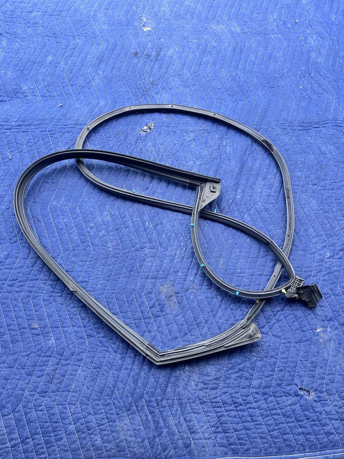 16-22 TOYOTA PRIUS & PRIME DRIVER DOOR RUBBER SEAL WEATHERSTRIP 67862-47050 OEM 16-22 TOYOTA PRIUS & PRIME DRIVER DOOR RUBBER SEAL WEATHERSTRIP 67862-47050 OEM