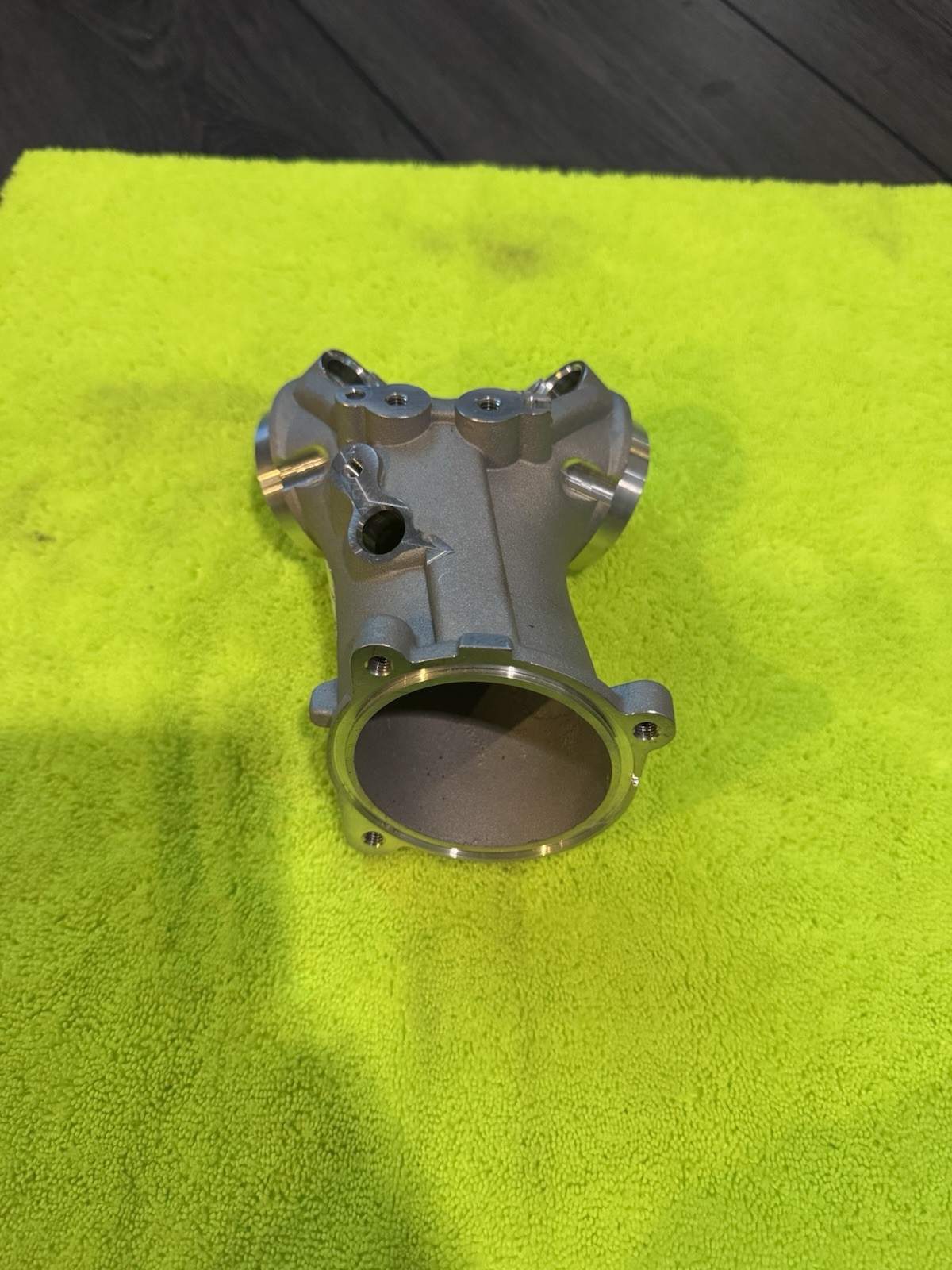 Harley 64mm Screamin Eagle Manifold 27300098, New Out Of Box. No Damage M8 NR Harley 64mm Screamin Eagle Manifold 27300098, New Out Of Box. No Damage M8 NR
