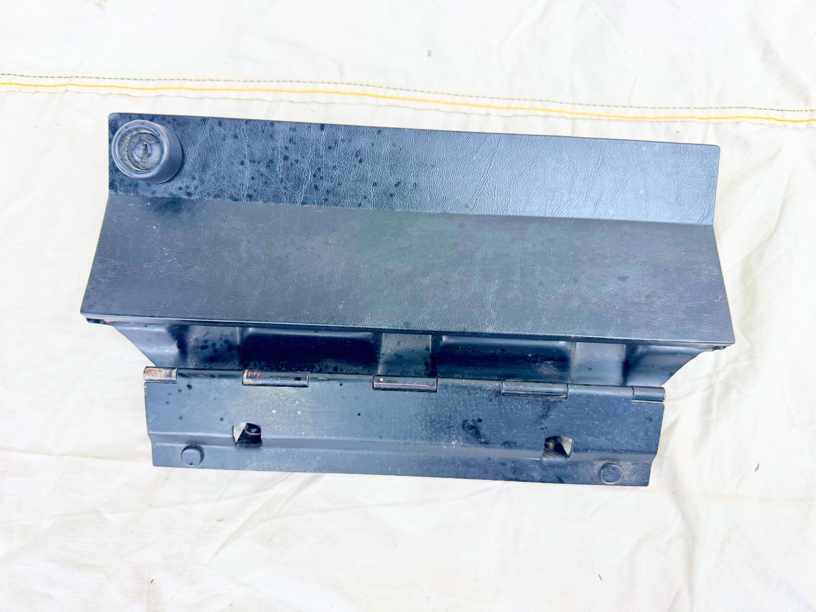 Porsche 911 Carrera & 911 964 (1984-1989) OEM Black Glove Box Door Assembly Porsche 911 Carrera & 911 964 (1984-1989) OEM Black Glove Box Door Assembly