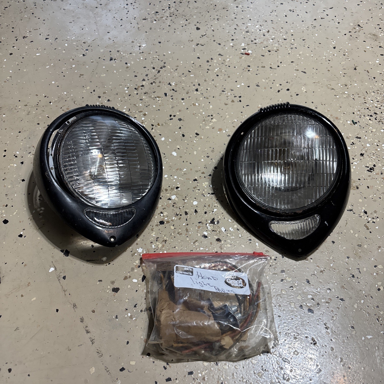 Pair of headlight bucket Lights Bezel And Light Pair of headlight bucket Lights Bezel And Light