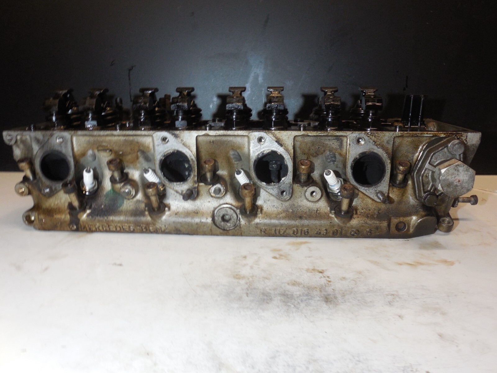 Right Engine Cylinder Head 1170164301 1986-1991 Mercedes Benz R107 560SL 560SEL Right Engine Cylinder Head 1170164301 1986-1991 Mercedes Benz R107 560SL 560SEL