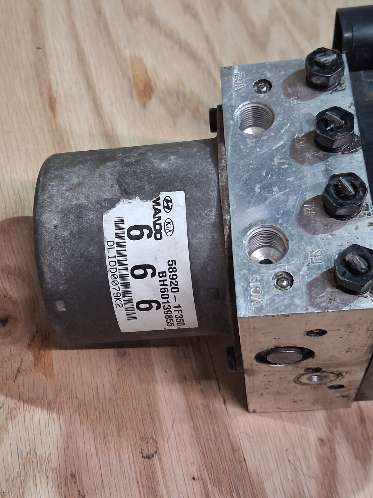 2006 2009 Hyundai Tucson ABS Brake Pump Module 58920-1F350