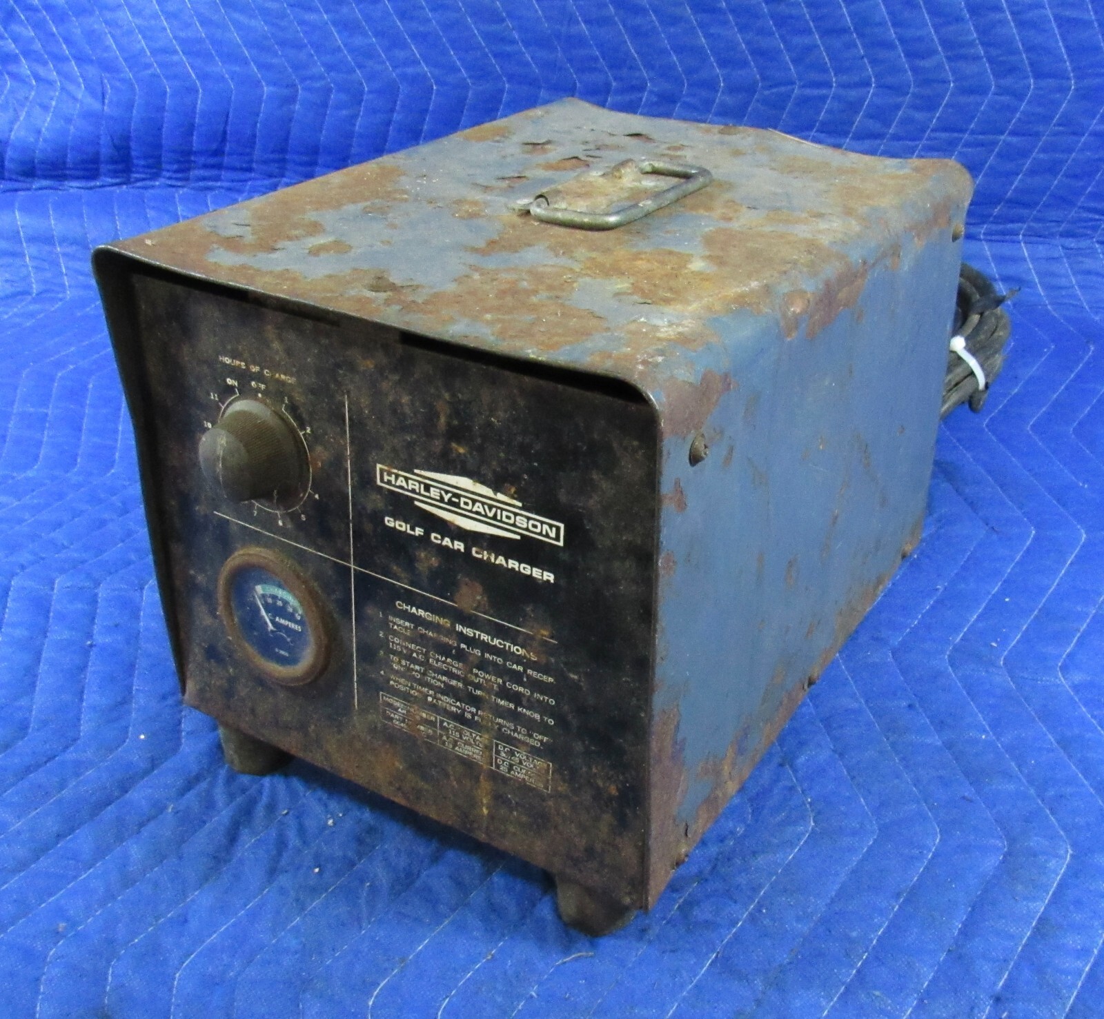 ORIGINAL 1960\'s  1970\'s HARLEY DEALER GOLF CAR CART BATTERY CHARGER