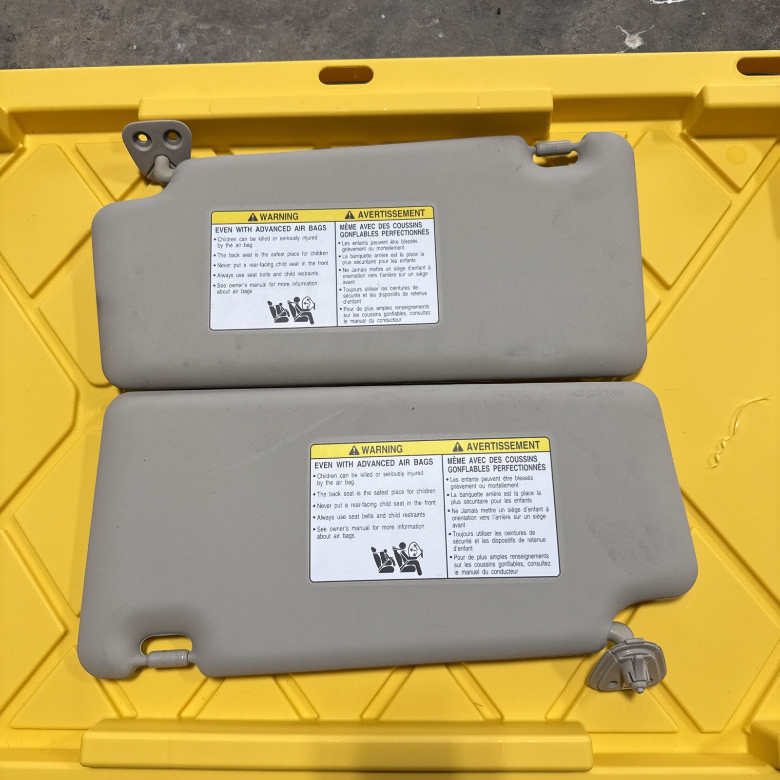 2008 - 2013 Nissan Rogue Sun Visors Set Pair Vinyl Gray OEM 11222