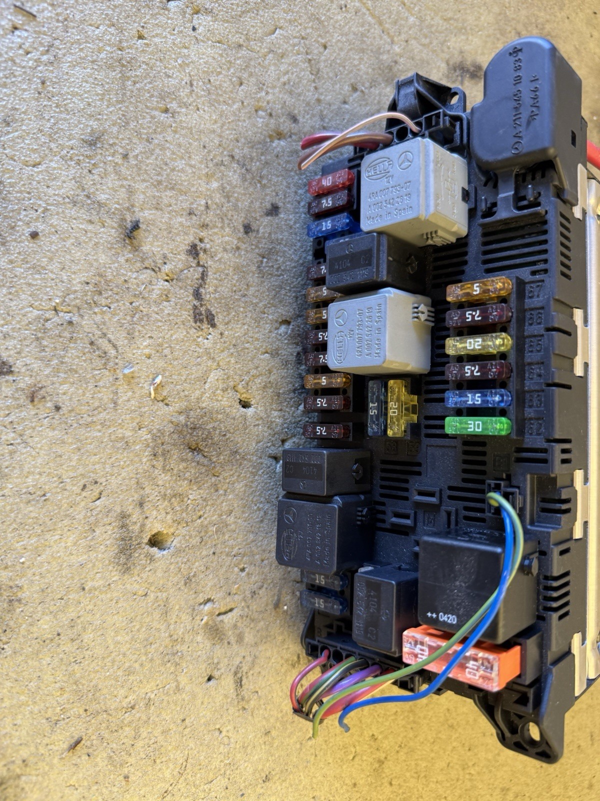 03-11 Mercedes W211 E320 E350 E500 Front SAM Fuse Relay Module 2115453901 Oem 03-11 Mercedes W211 E320 E350 E500 Front SAM Fuse Relay Module 2115453901 Oem