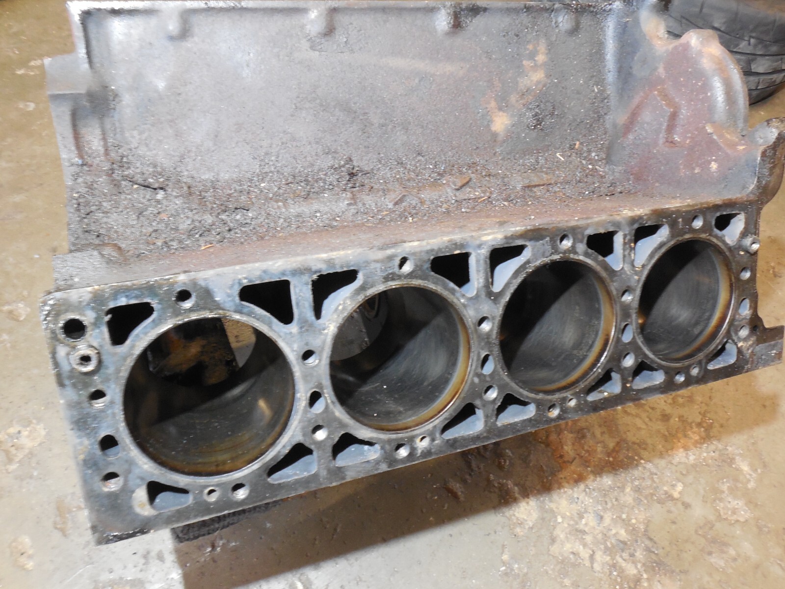 Engine Cylinder Iron Block 1170110401 72-75 Mercedes Benz R107 450SL 450SLC 350 Engine Cylinder Iron Block 1170110401 72-75 Mercedes Benz R107 450SL 450SLC 350
