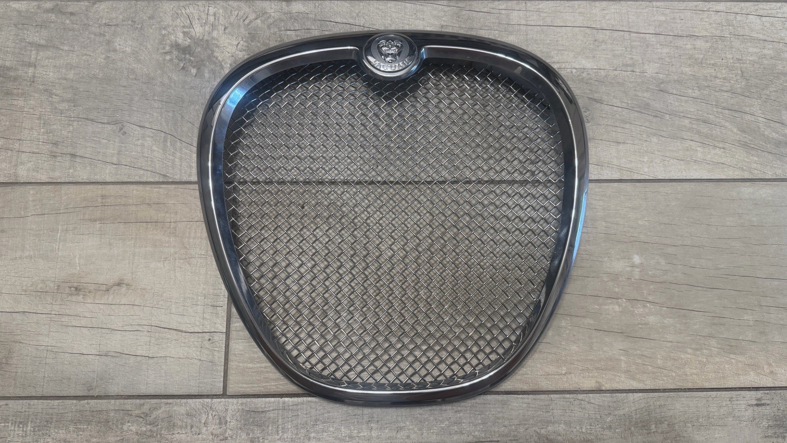04-07 Jaguar S-Type R Front Radiator Grille Chrome Mesh Emblem OEM 4R83-42301-AB